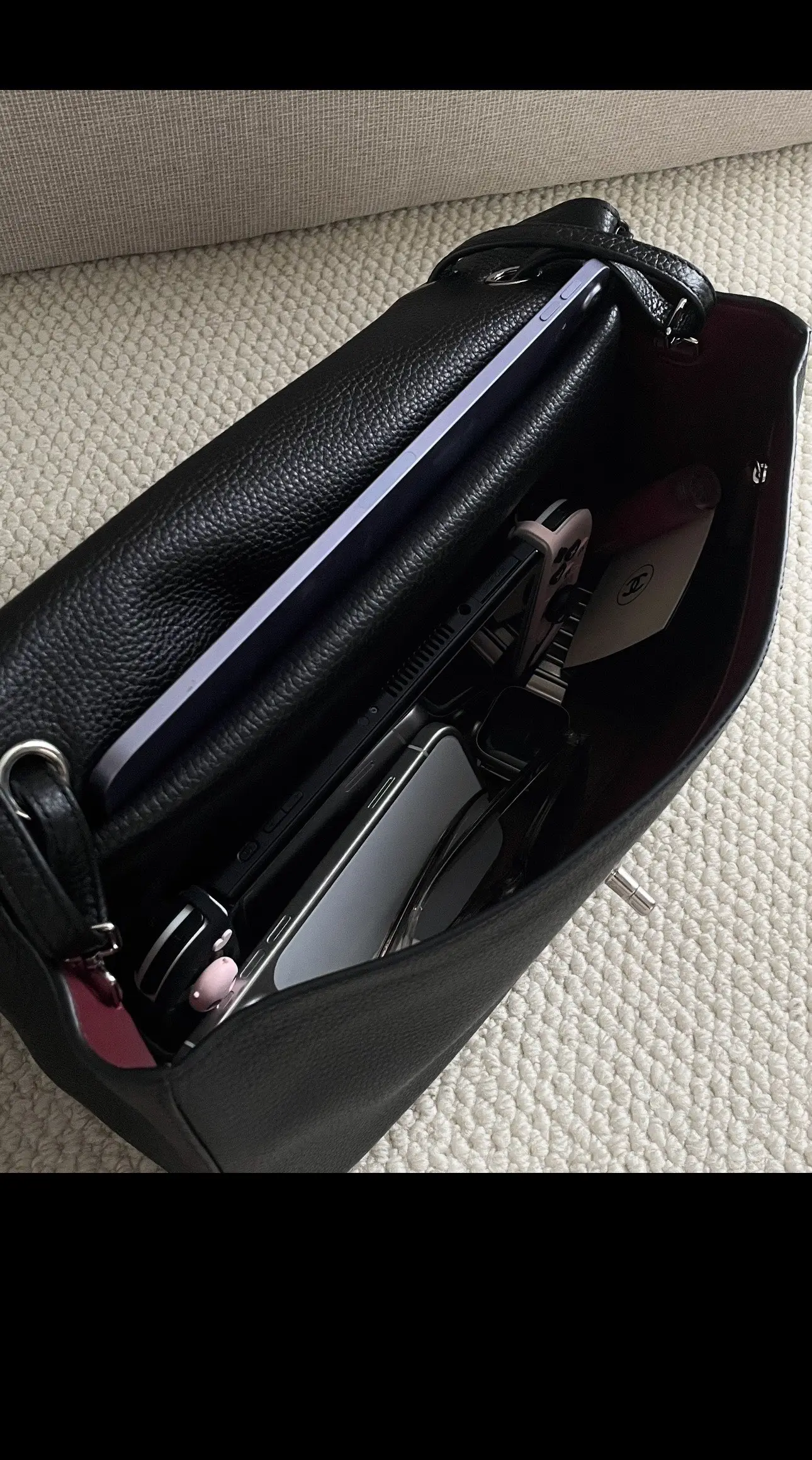 Maxi Flap Grained Leather Shoulder Bag D52018480 — view 3
