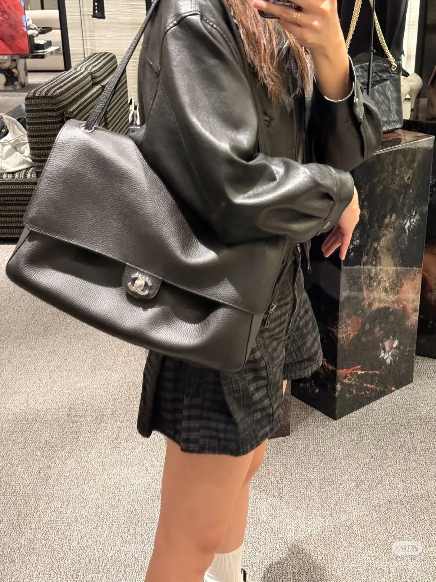 Maxi Flap Shoulder Bag D52018479