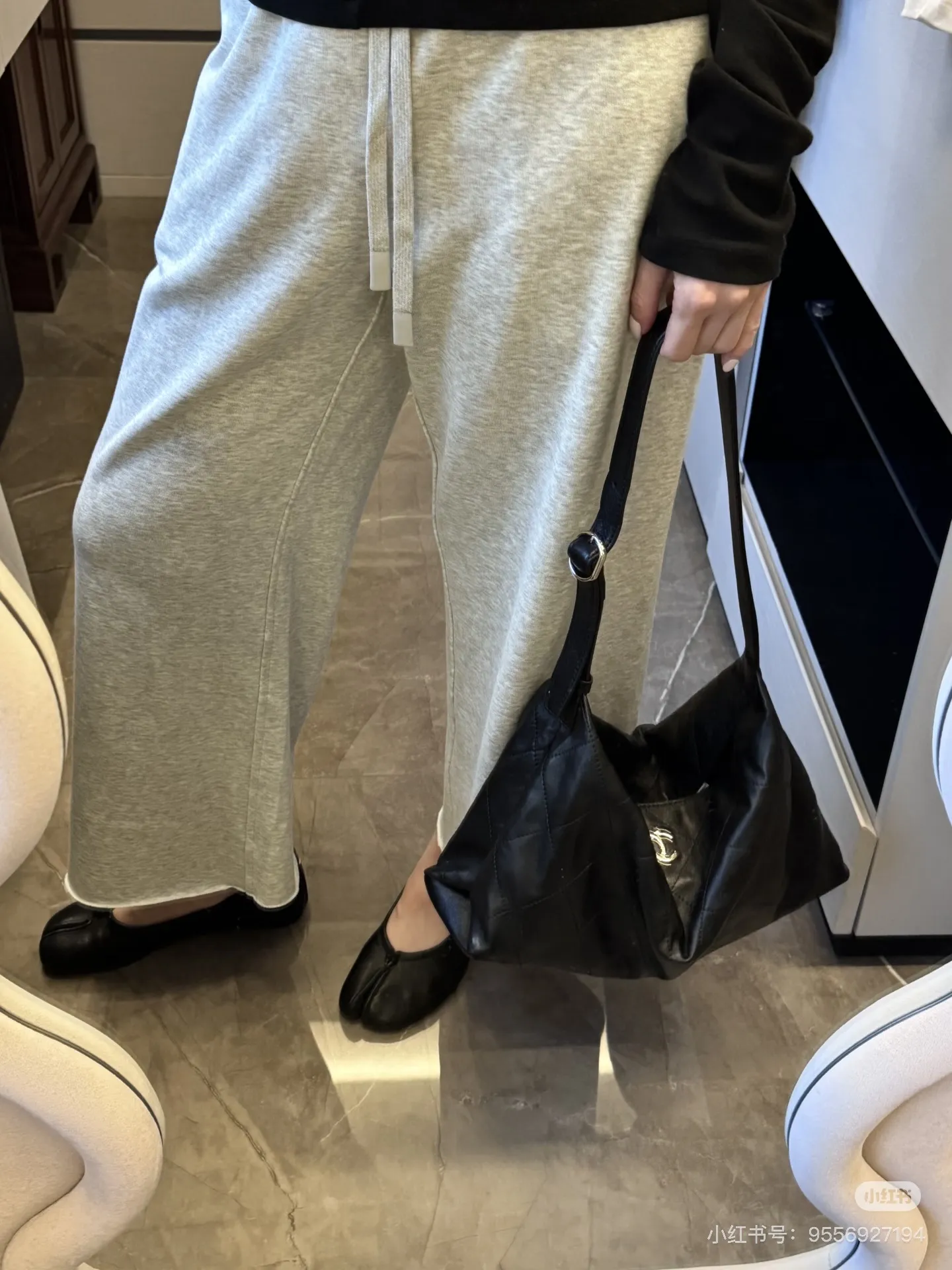 Chanel Quilted Hobo Bag D52018476 — view 2
