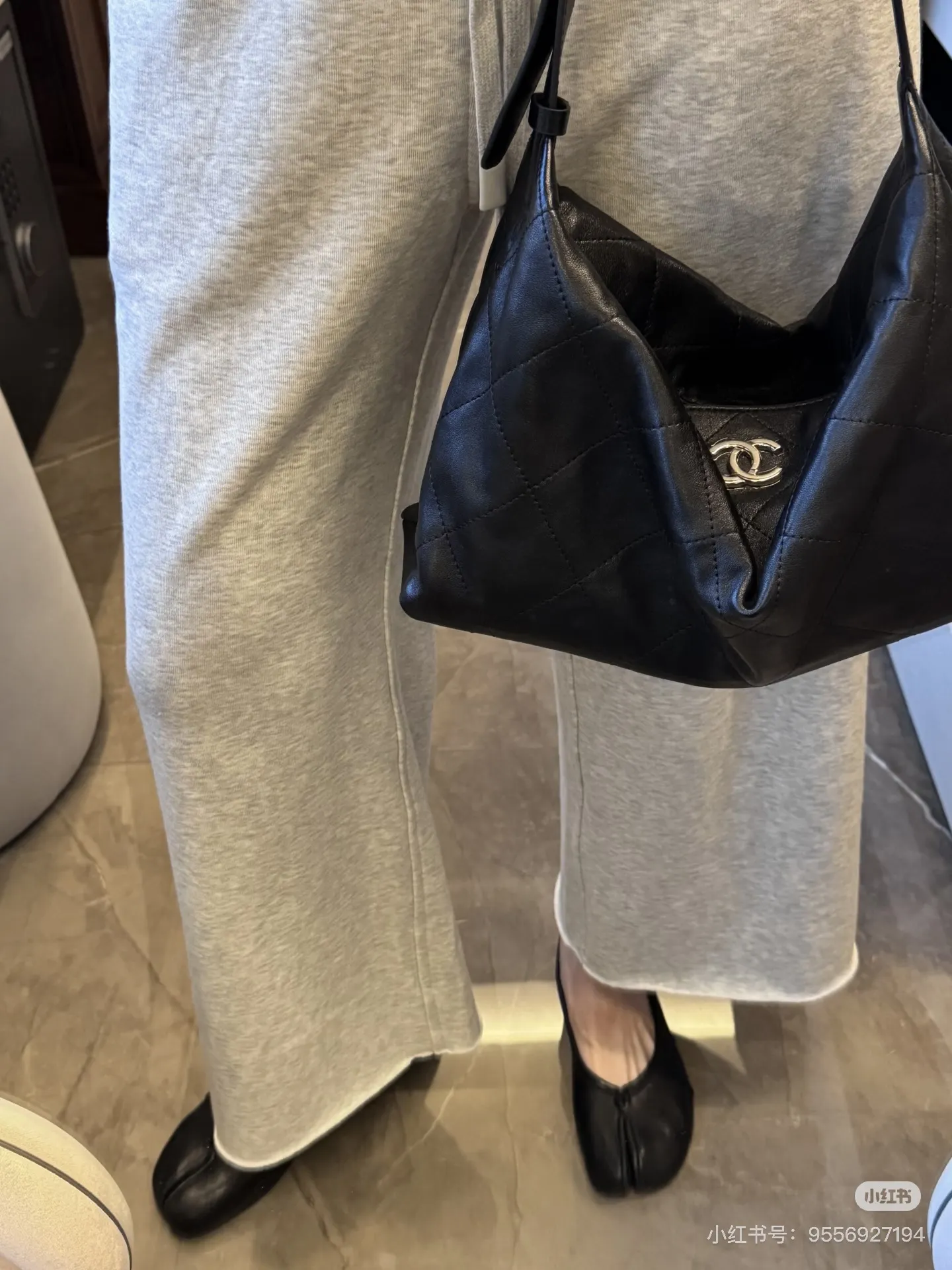 Chanel Quilted Hobo Bag D52018476 — view 3