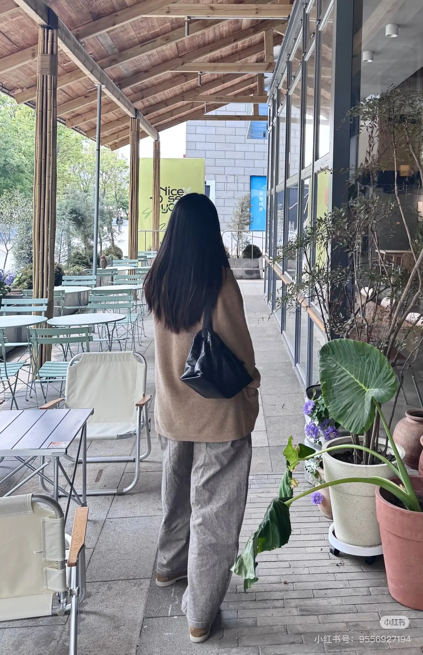 Chanel Quilted Hobo Bag D52018476 — view 4