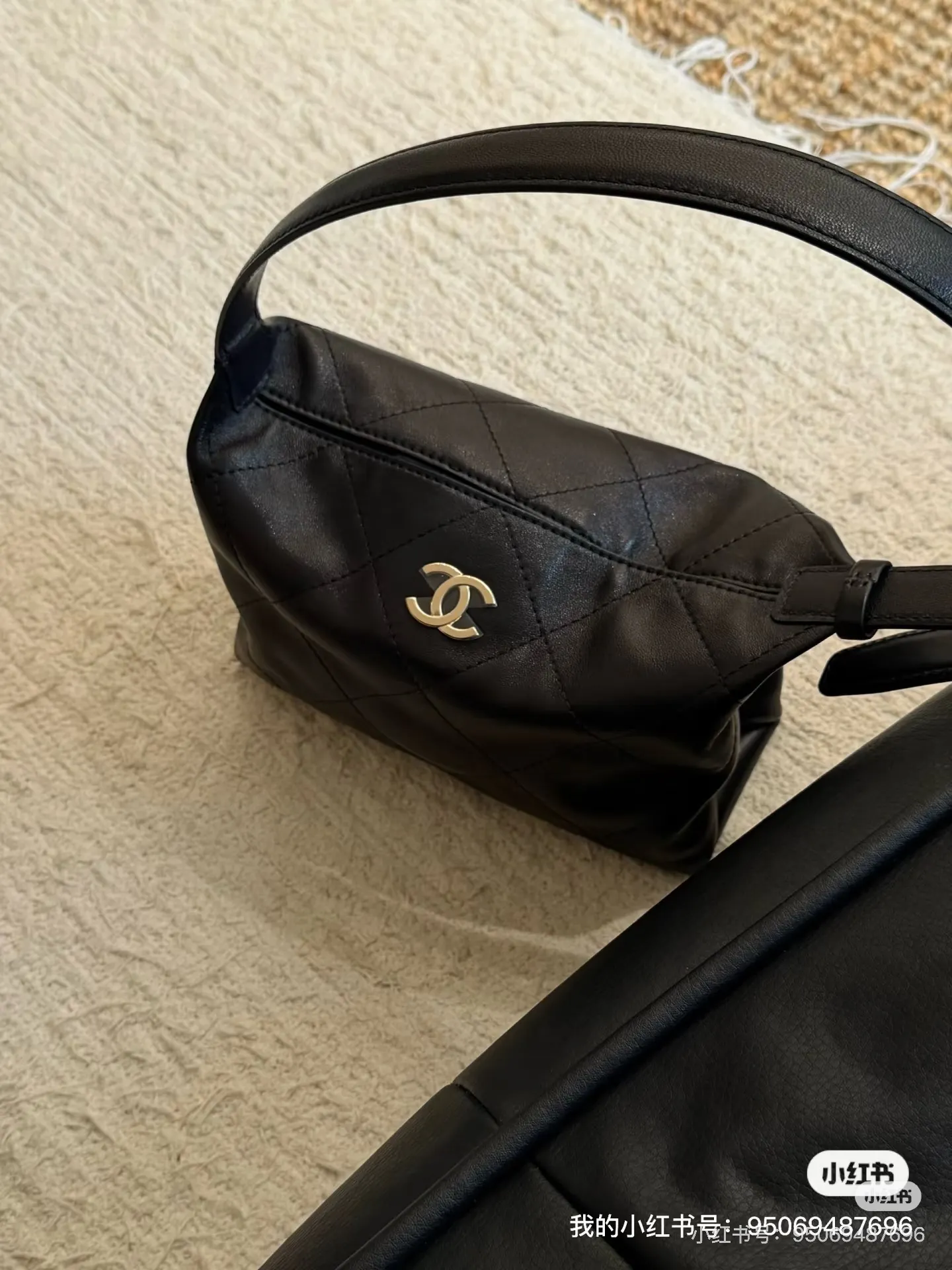 Chanel Quilted Hobo Bag D52018476 — view 5