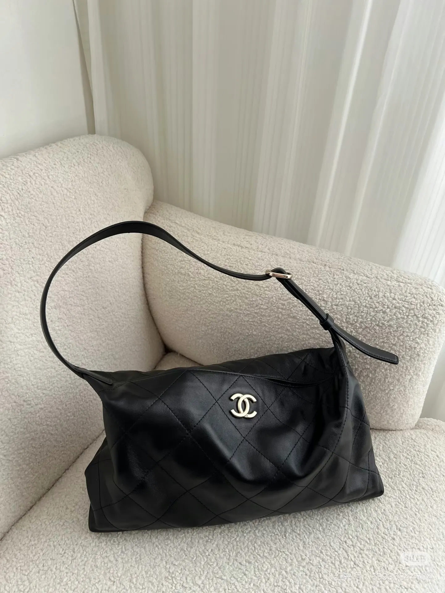 Chanel Quilted Hobo Bag D52018476 — view 6