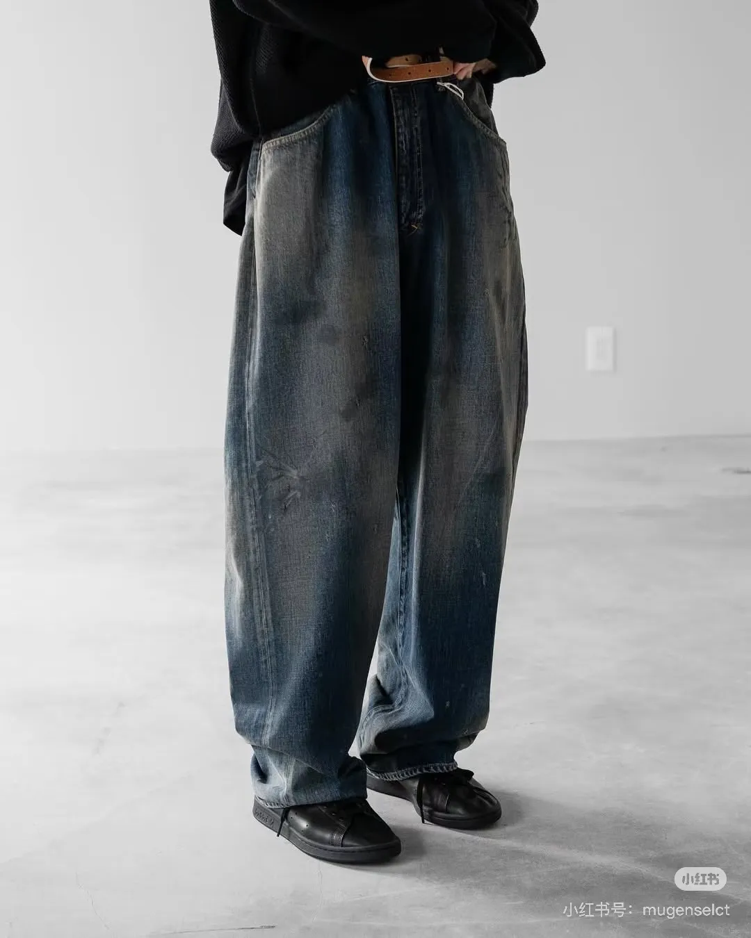 Ancellm Tapered Distressed Wash Jeans D21021859 — view 5
