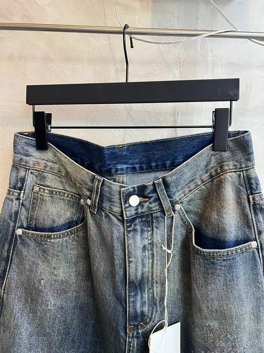 Ancellm Tapered Distressed Wash Jeans D21021859 — view 12