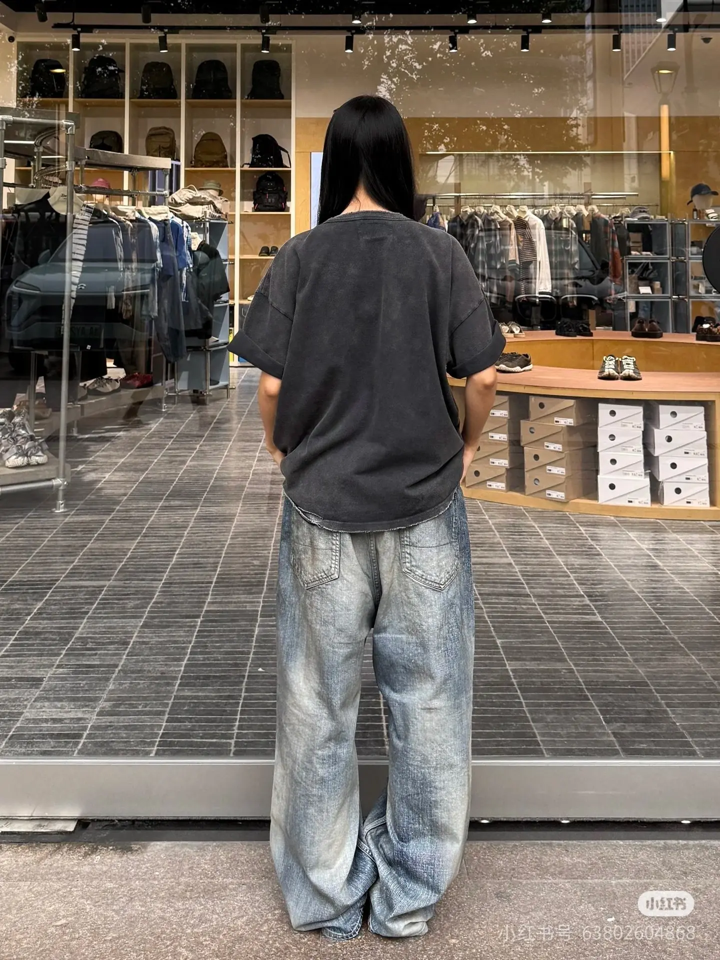 Ancellm Distressed Mud-Dyed Wide-Leg Jeans D21521864 — view 3