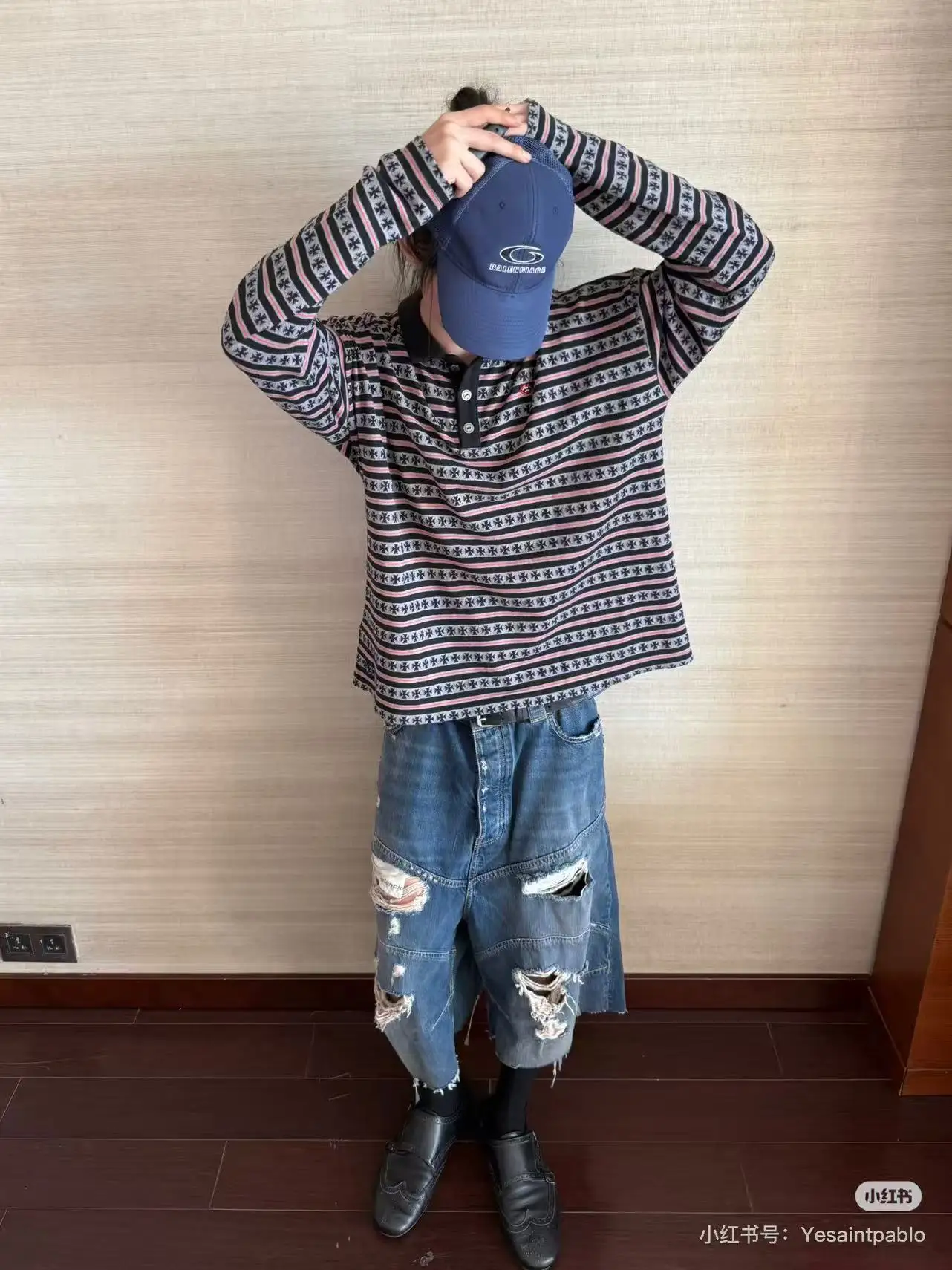 Baggy Distressed Denim Shorts D24520019 — view 2