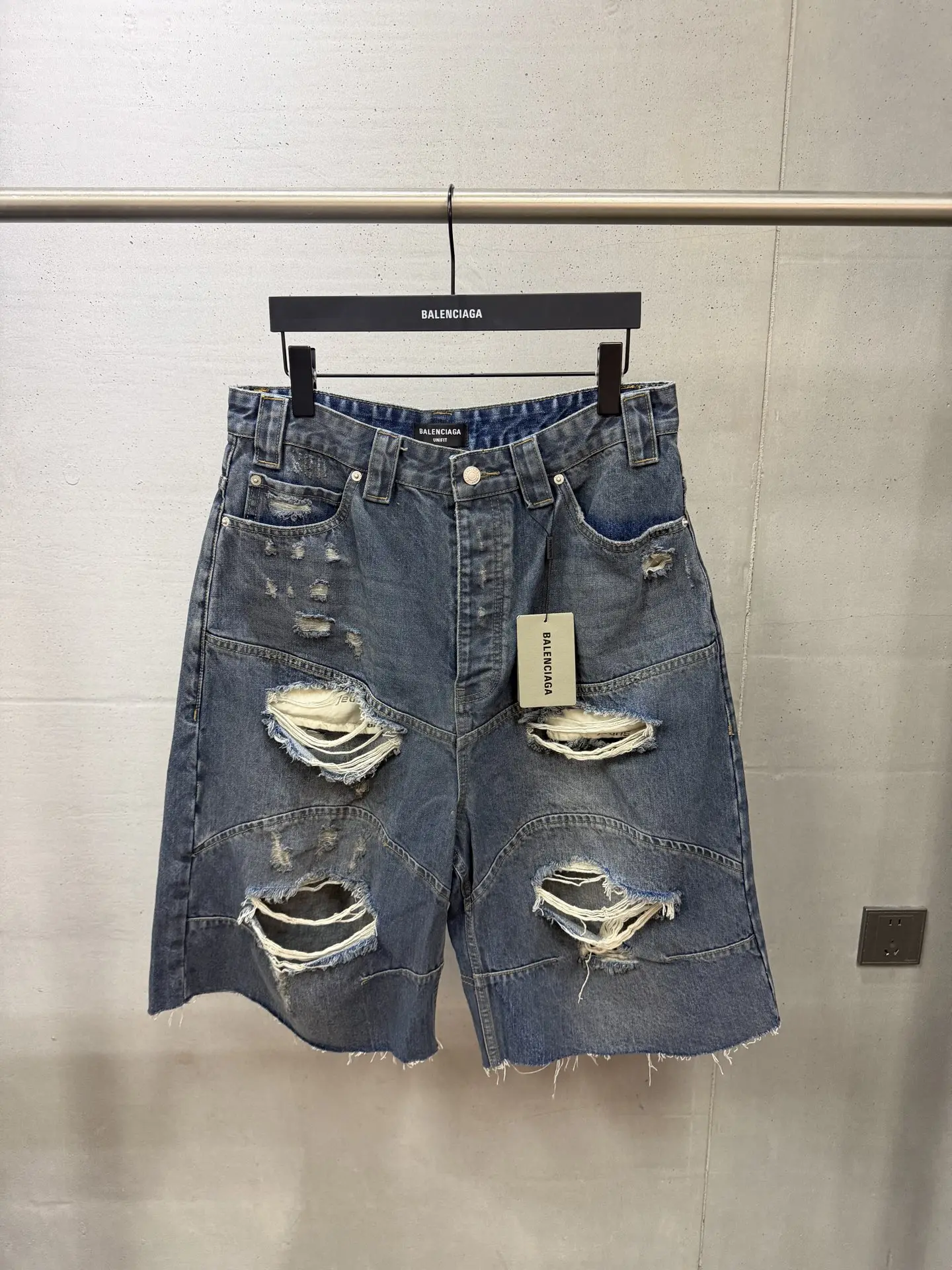 Baggy Distressed Denim Shorts D24520019 — view 10