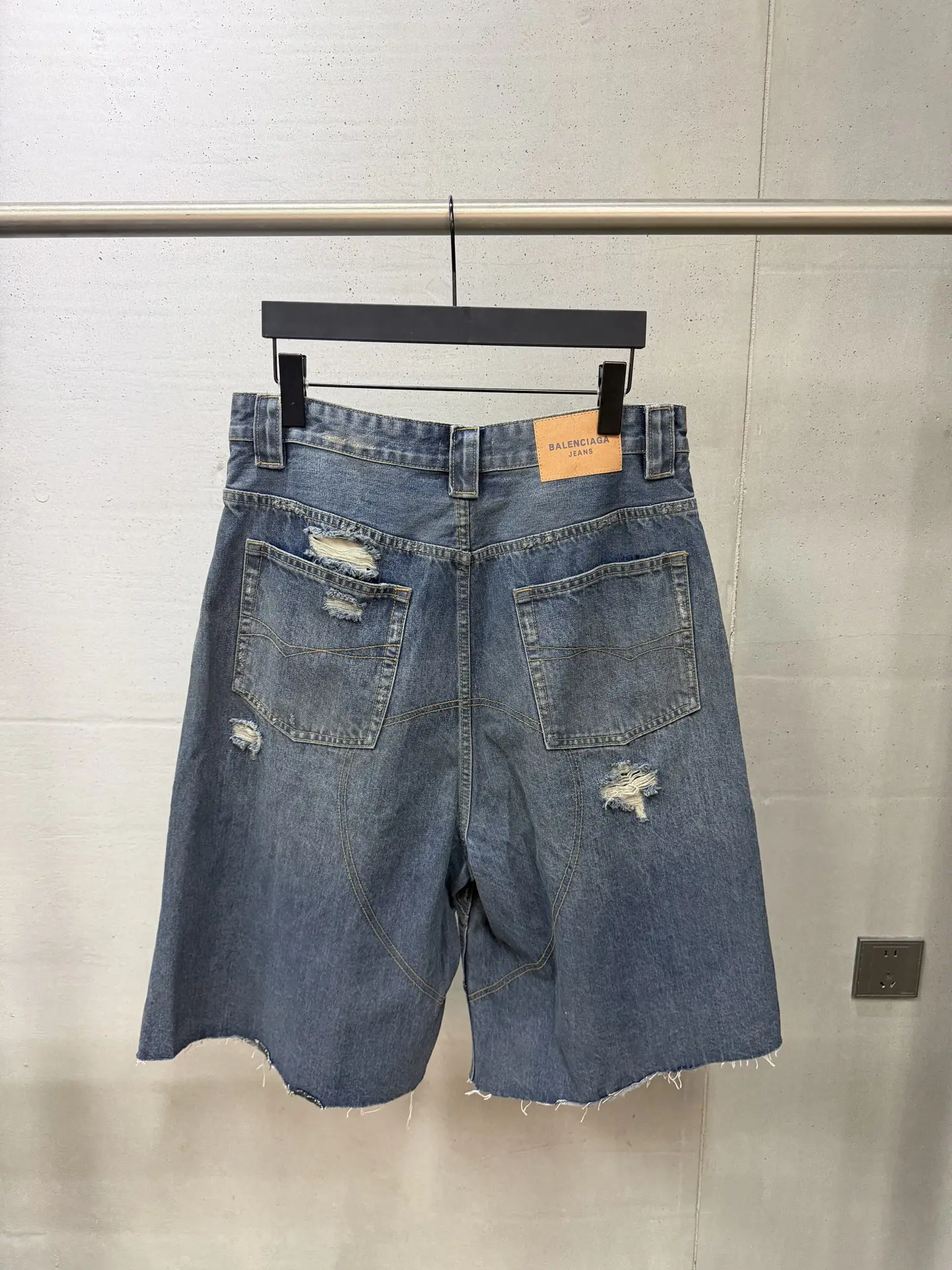 Baggy Distressed Denim Shorts D24520019 — view 11