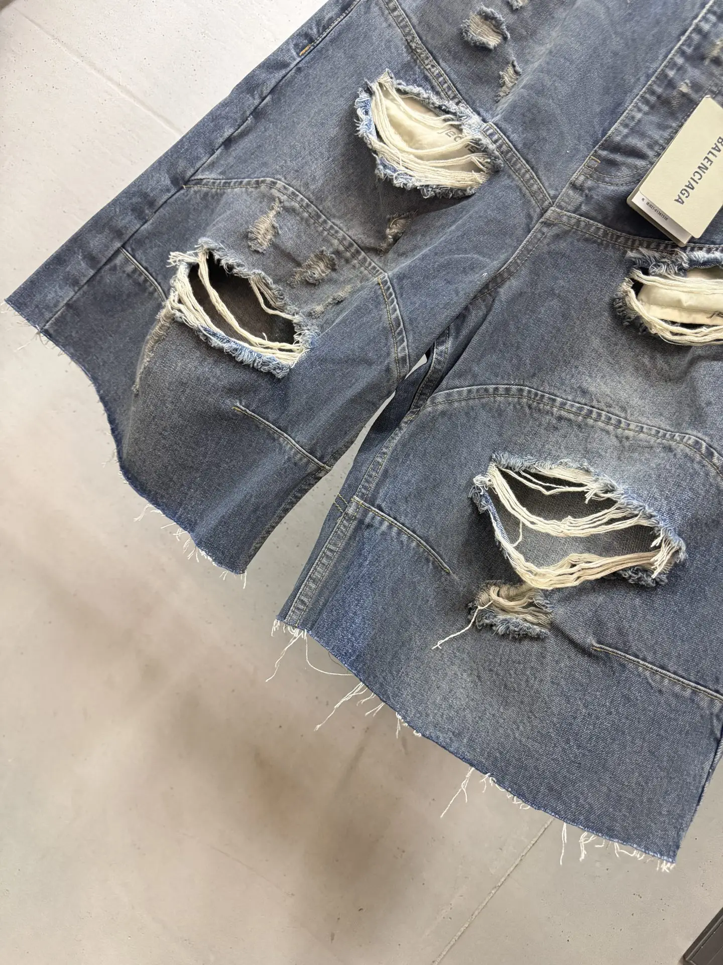 Baggy Distressed Denim Shorts D24520019 — view 14