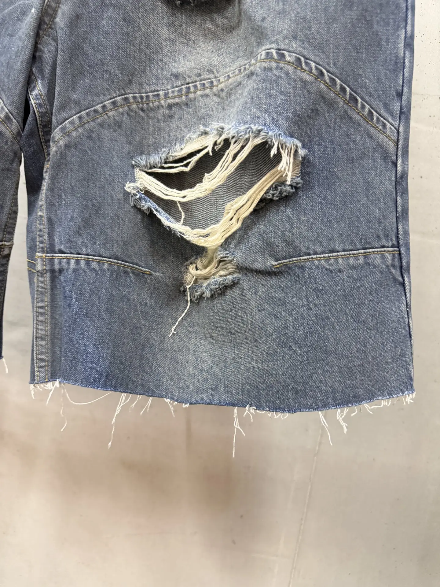 Baggy Distressed Denim Shorts D24520019 — view 15