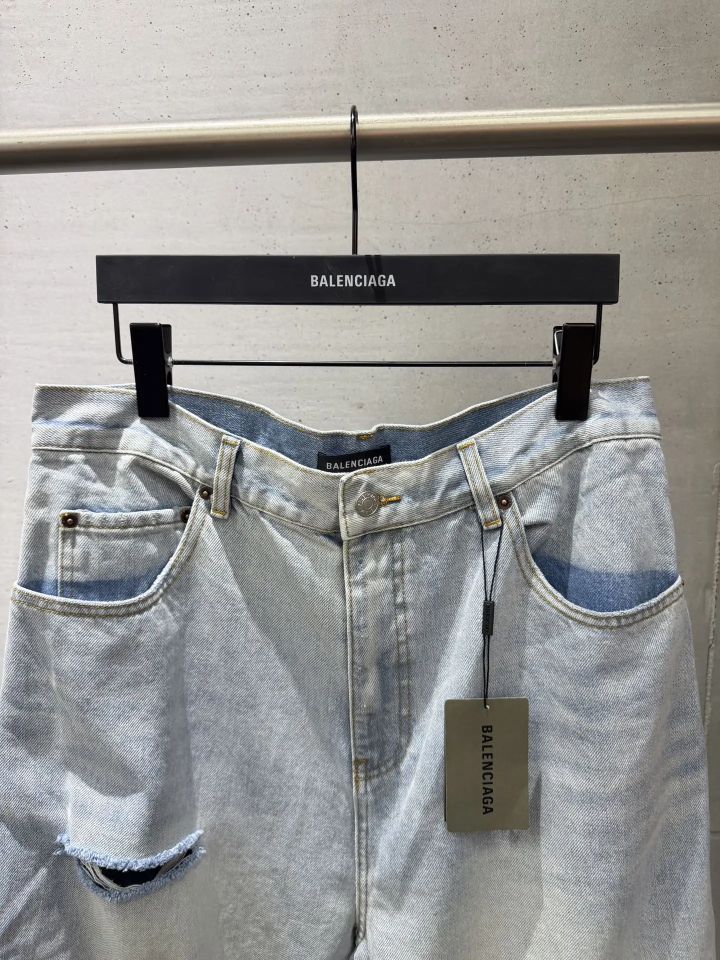 Distressed Wide-Leg Denim Jeans D21021865 — view 3