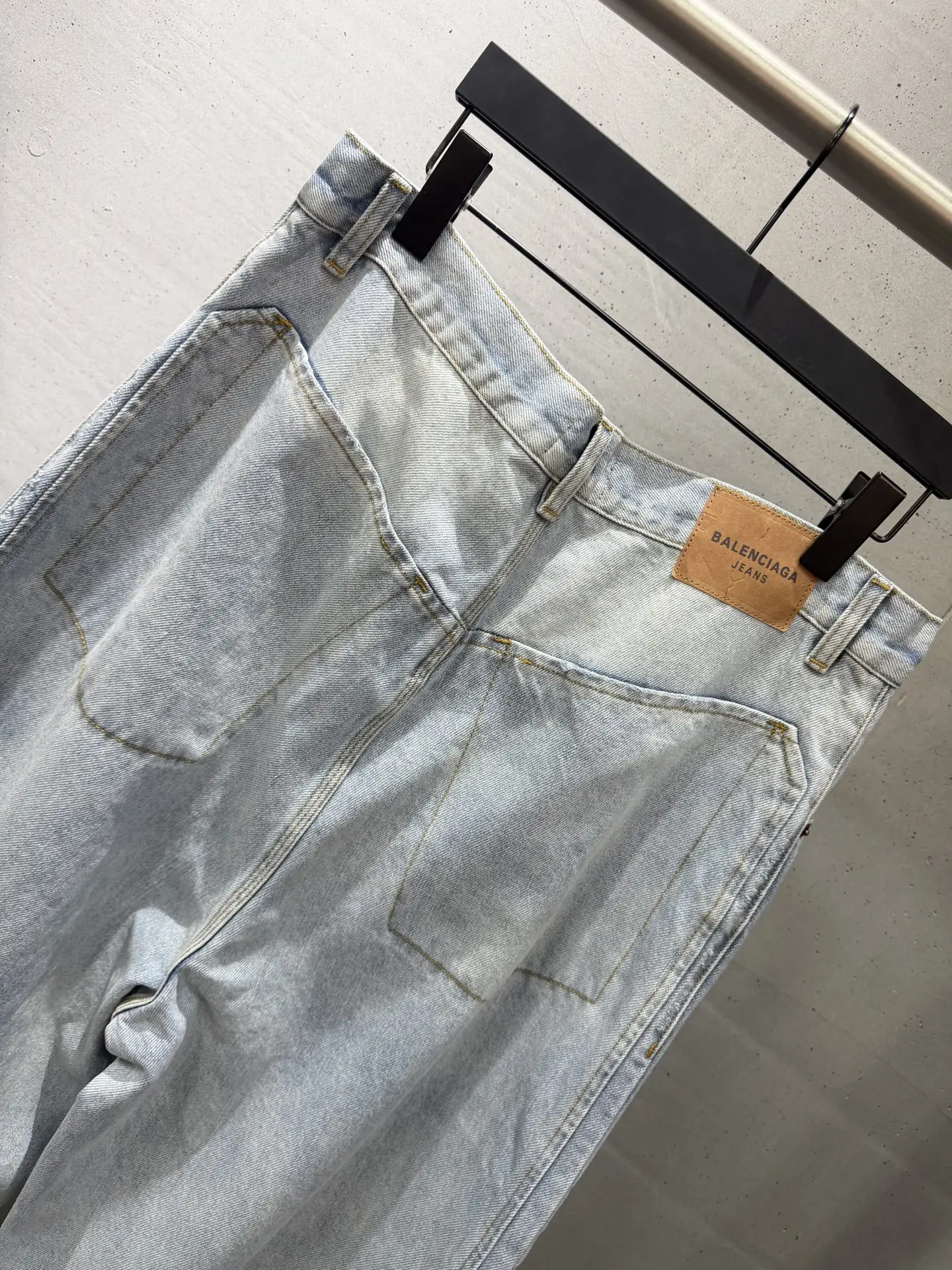 Distressed Wide-Leg Denim Jeans D21021865 — view 7