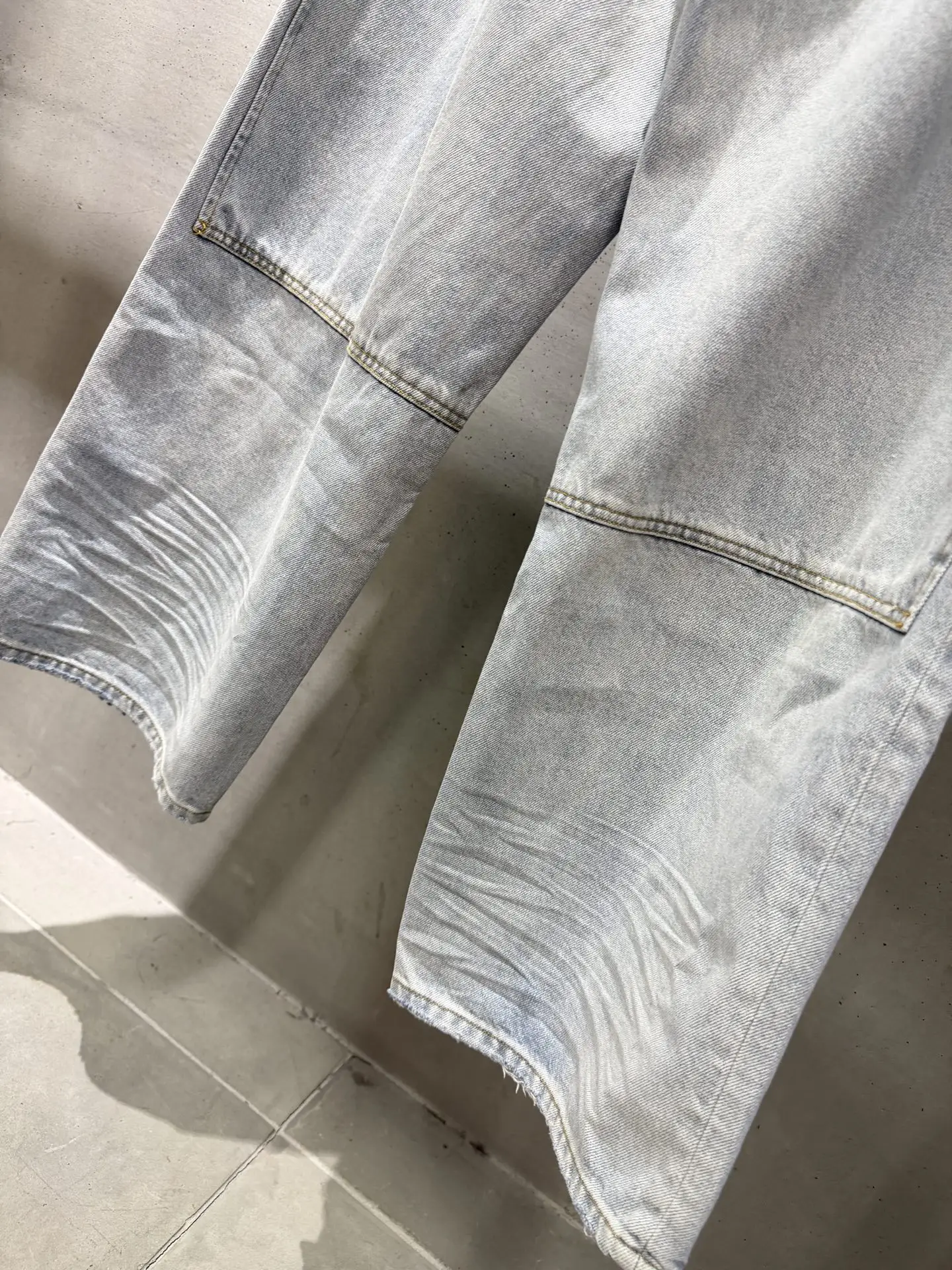 Distressed Wide-Leg Denim Jeans D21021865 — view 8