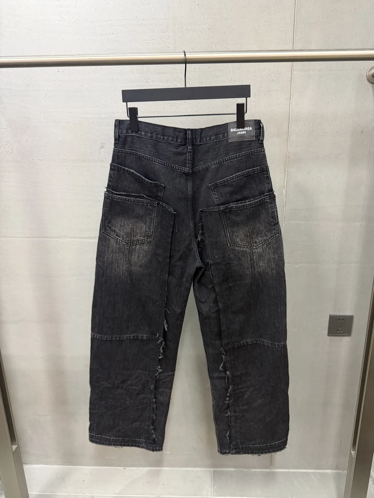 Distressed Multi-Pocket Cargo Jeans D25019980 — view 2