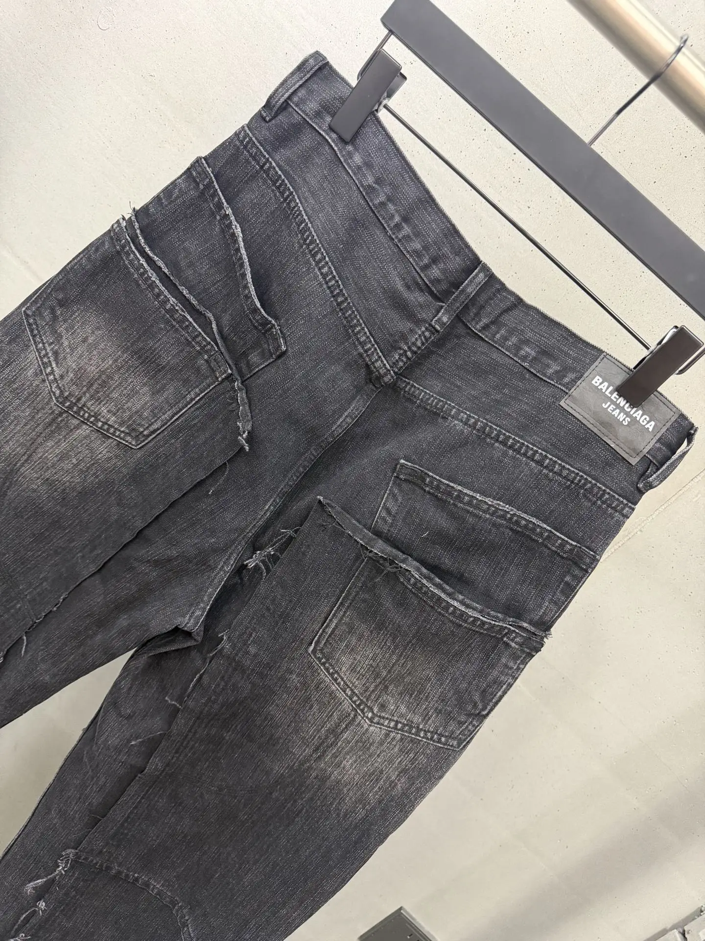 Distressed Multi-Pocket Cargo Jeans D25019980 — view 7
