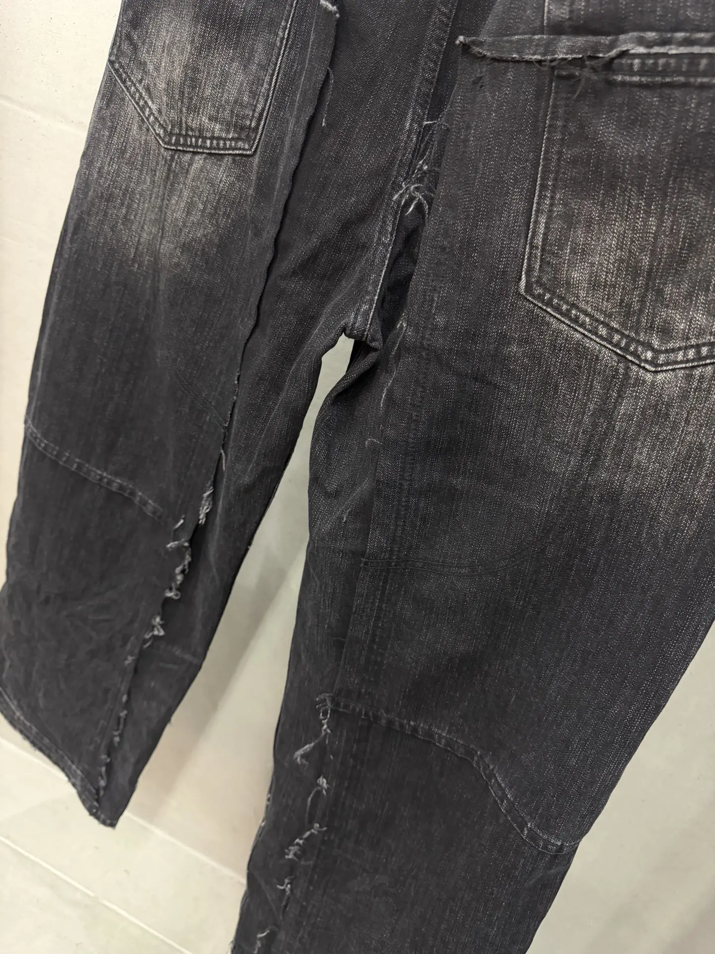 Distressed Multi-Pocket Cargo Jeans D25019980 — view 8