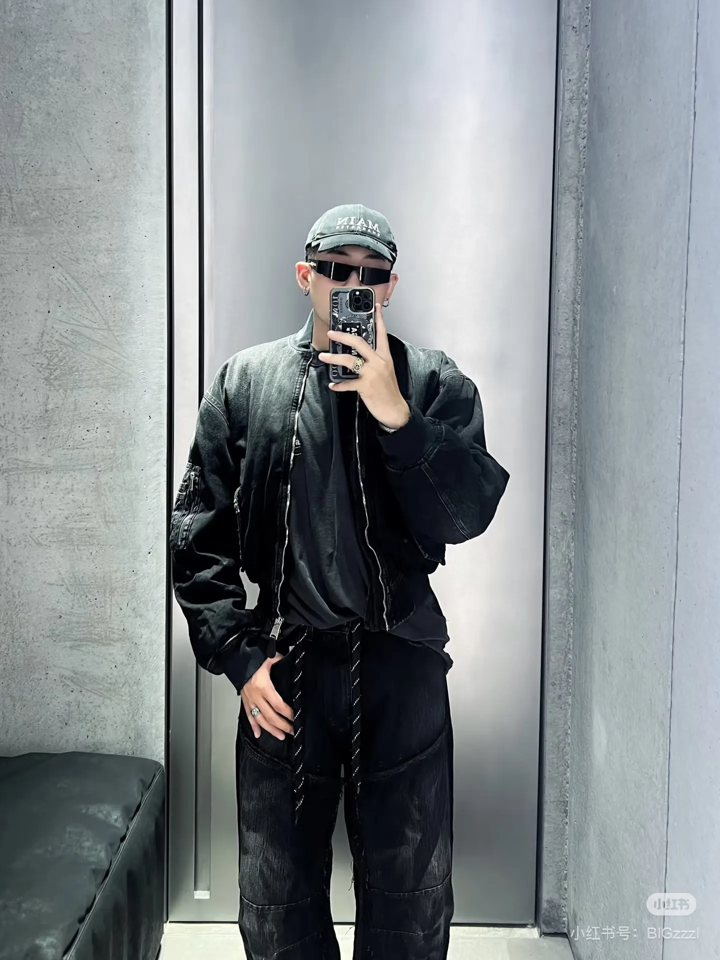 Faded Multi-Pocket Cargo Jeans D25019979 — view 2