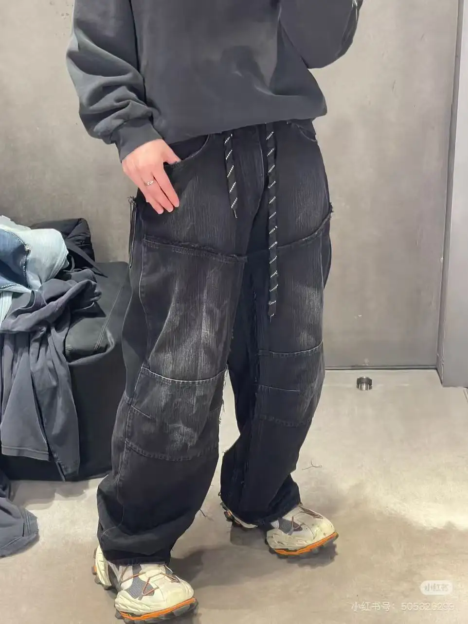 Faded Multi-Pocket Cargo Jeans D25019979 — view 3
