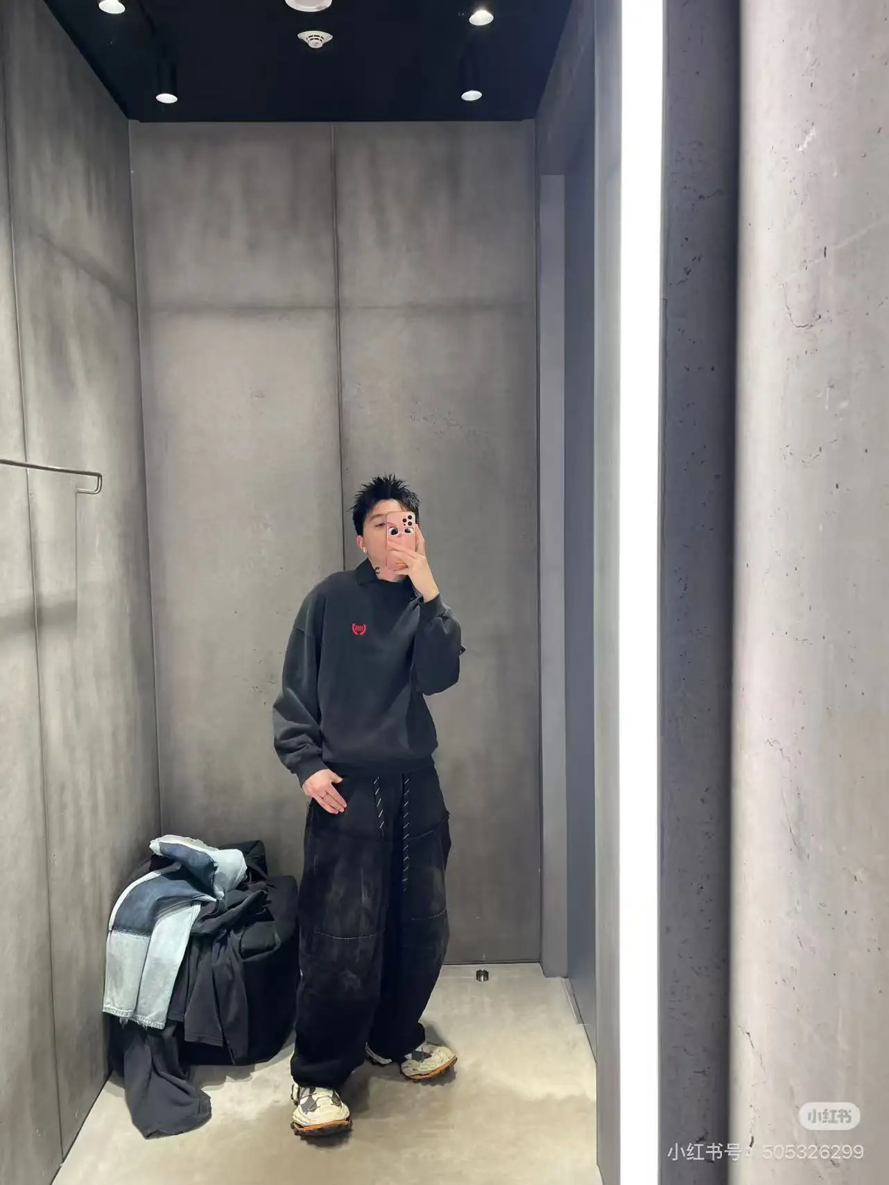 Faded Multi-Pocket Cargo Jeans D25019979 — view 4