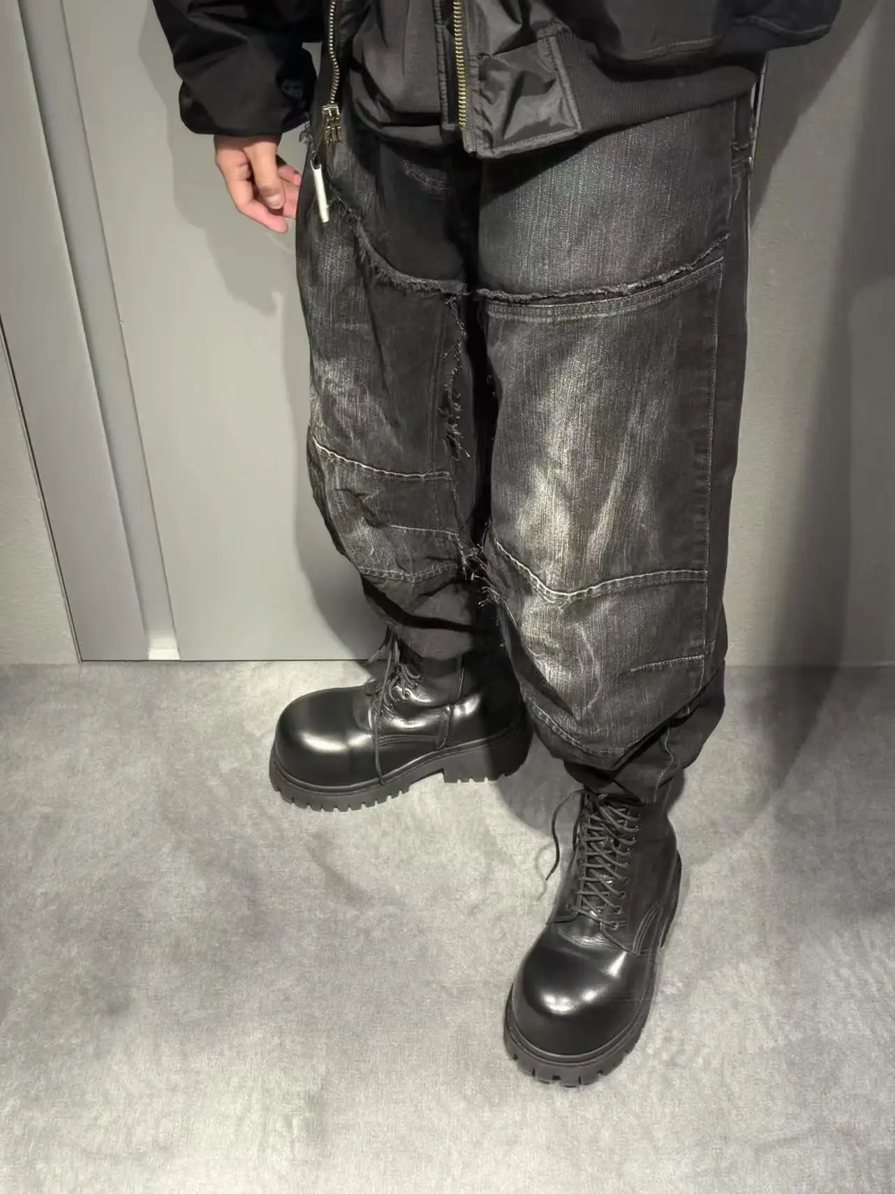 Faded Multi-Pocket Cargo Jeans D25019979 — view 6