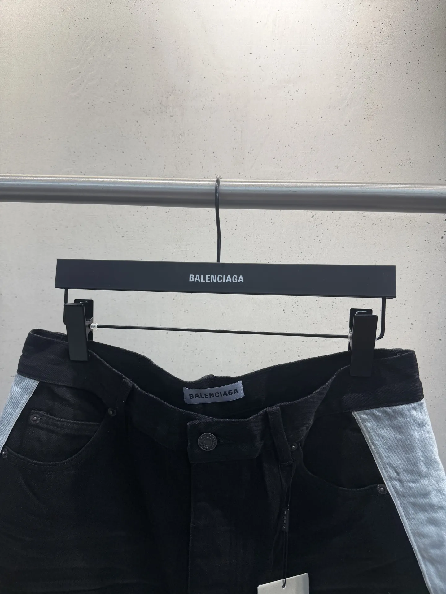 Contrast Stripe Logo Denim Shorts D20521872 — view 3