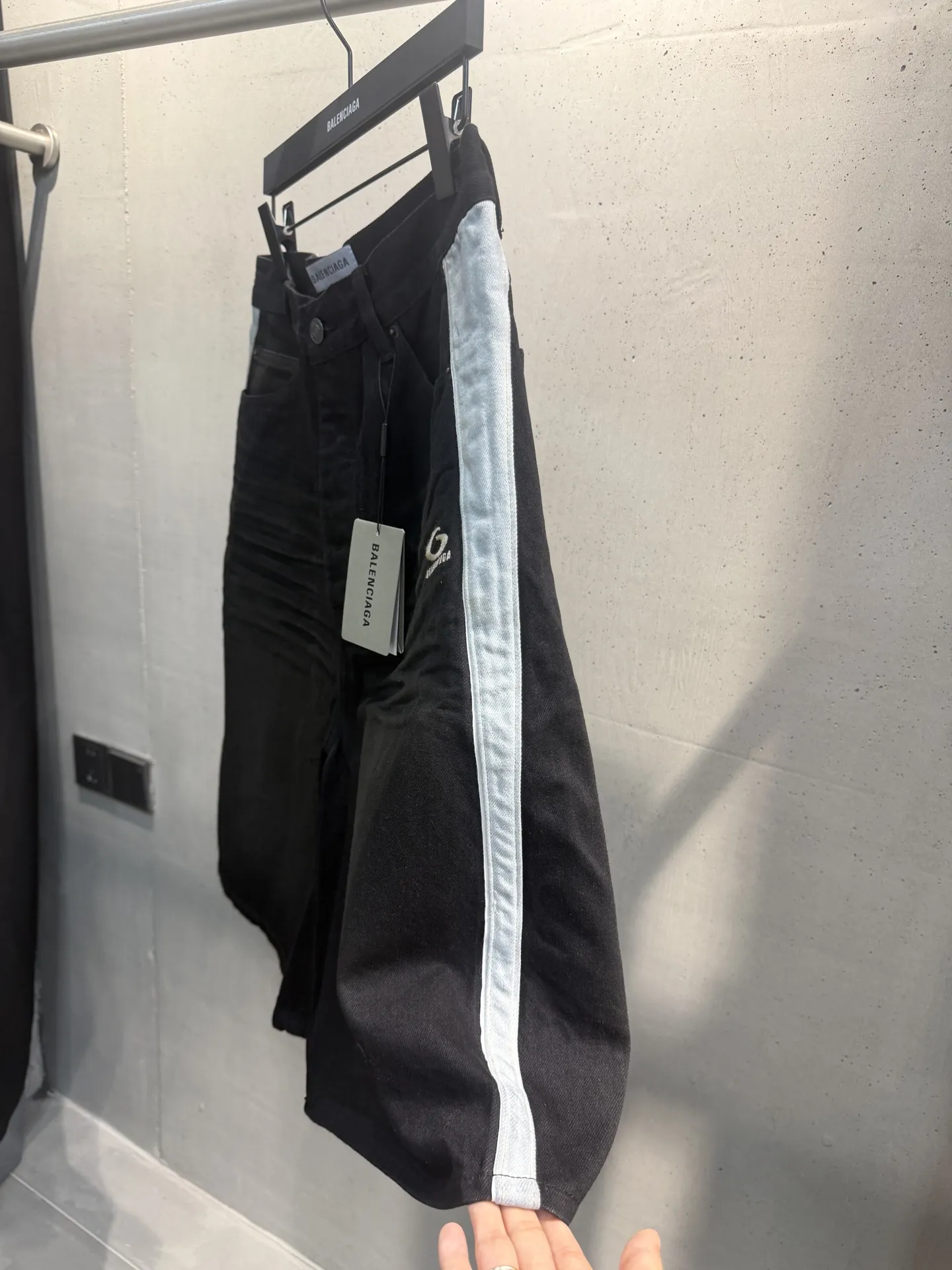 Contrast Stripe Logo Denim Shorts D20521872 — view 6