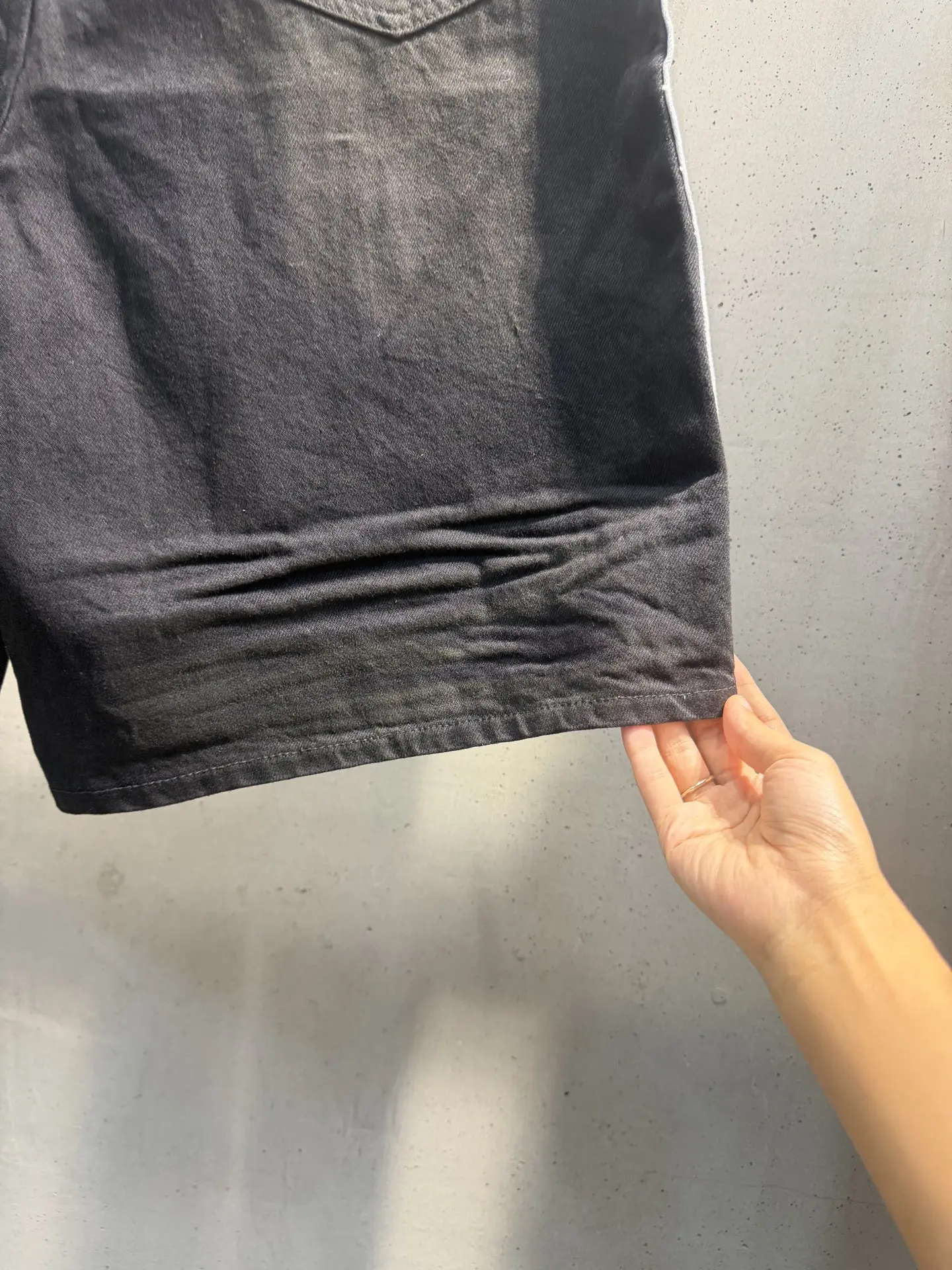 Contrast Stripe Logo Denim Shorts D20521872 — view 8