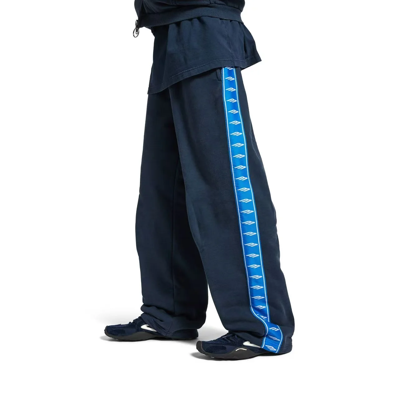 Stripe Baggy Logo-Tape Sweatpants D22519919 — view 4
