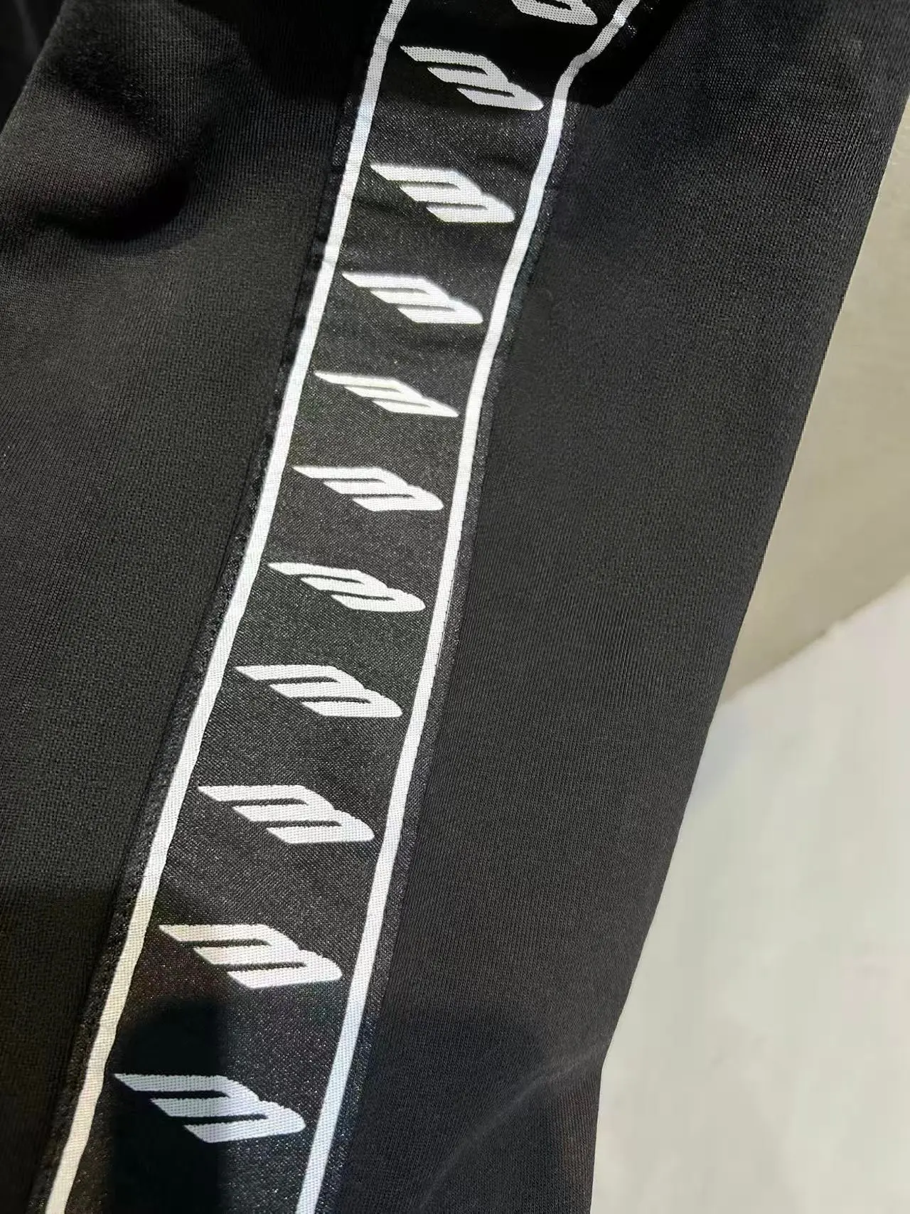 Logo-Stripe Baggy Sweatpants D22519917 — view 5