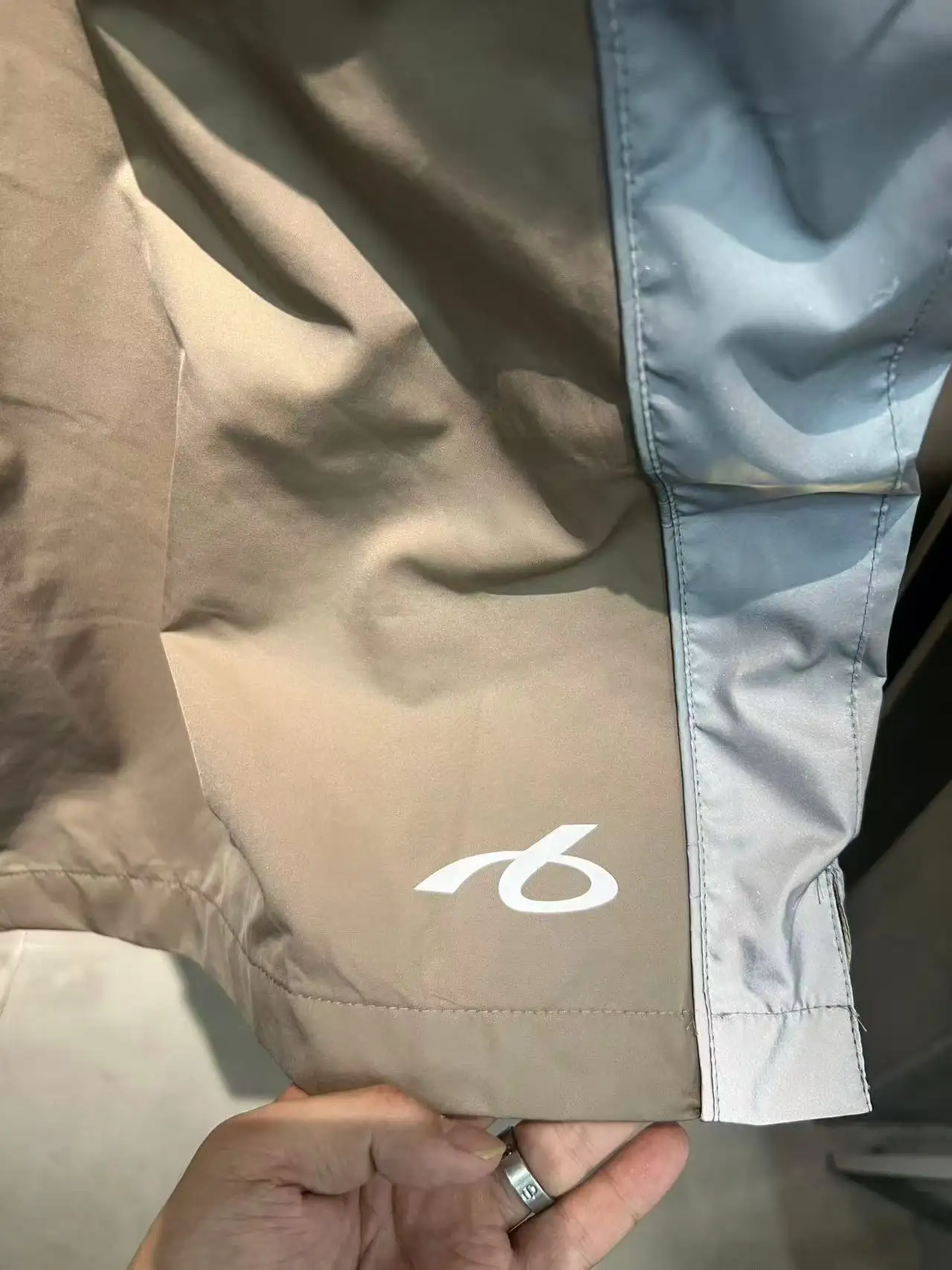 Bodies Reflective Poplin Sports Shorts D21019975 — view 24