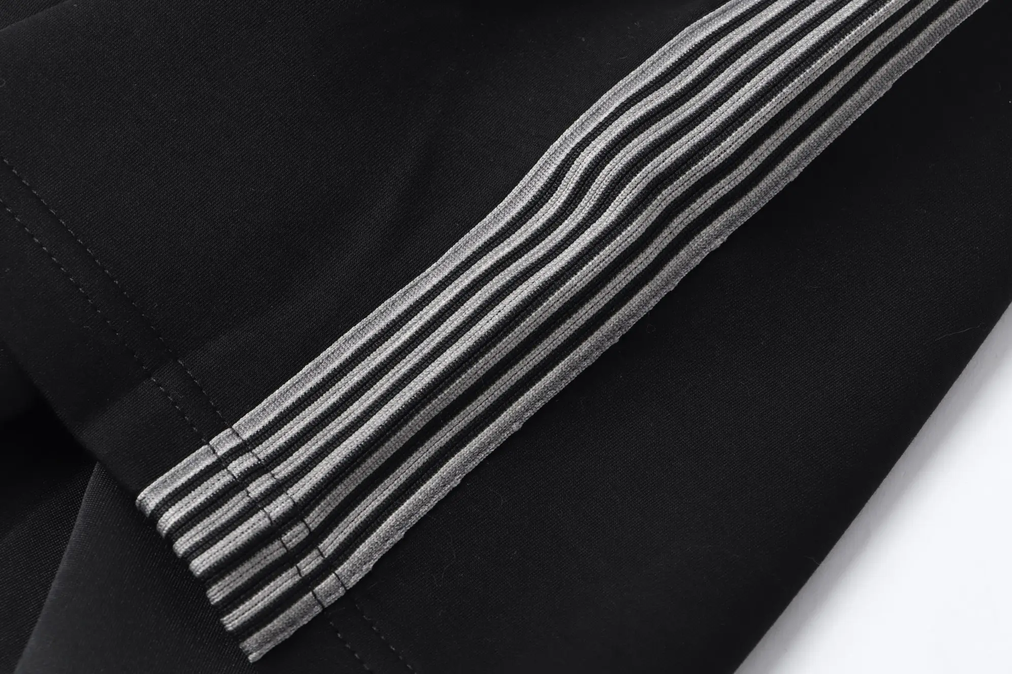 Logo Patch Striped Trim Casual Shorts D14011425 — view 7