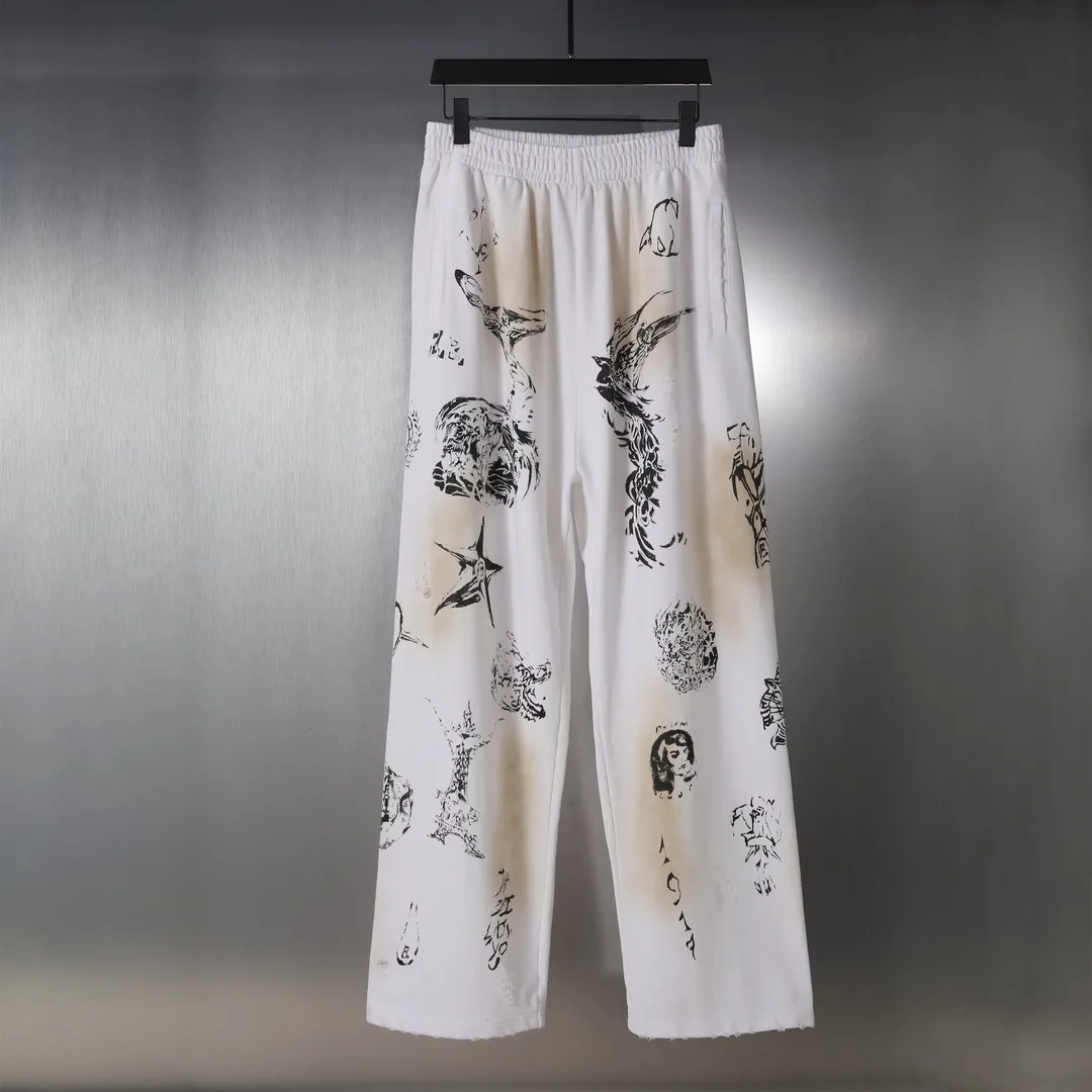 Graffiti Print Distressed Sweatpants D29913000