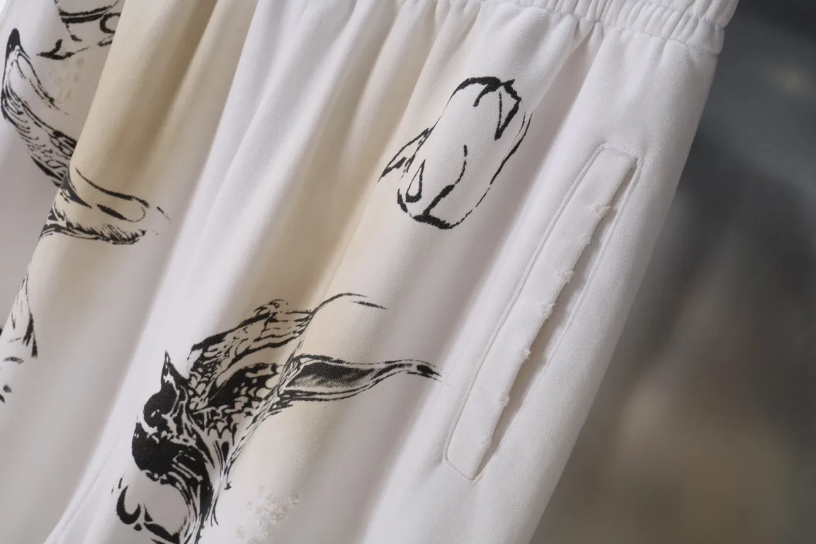 Graffiti Print Distressed Sweatpants D29913000 — view 3