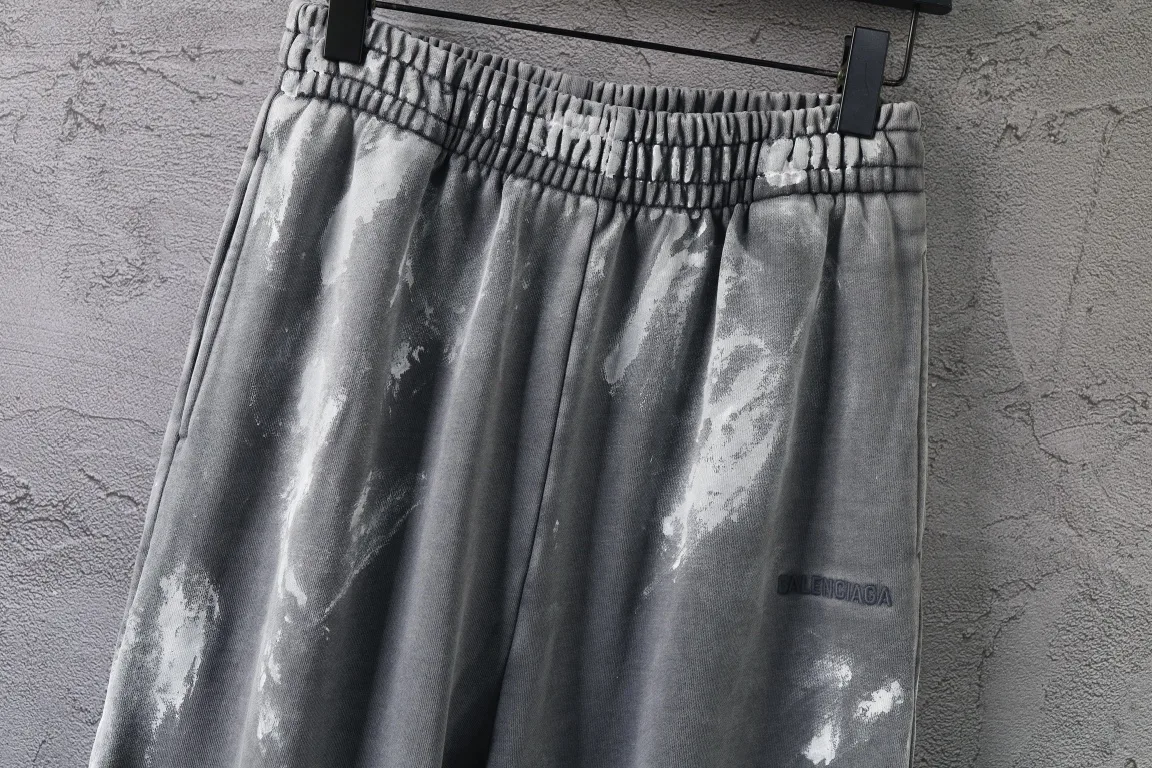 Graffiti Paint-Splatter Embroidered Sweats D30920113 — view 3