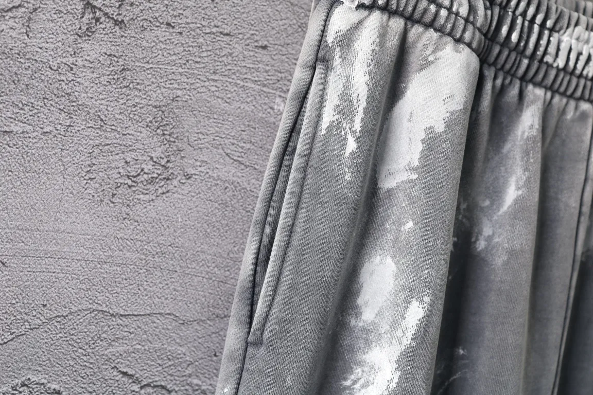Graffiti Paint-Splatter Embroidered Sweats D30920113 — view 4