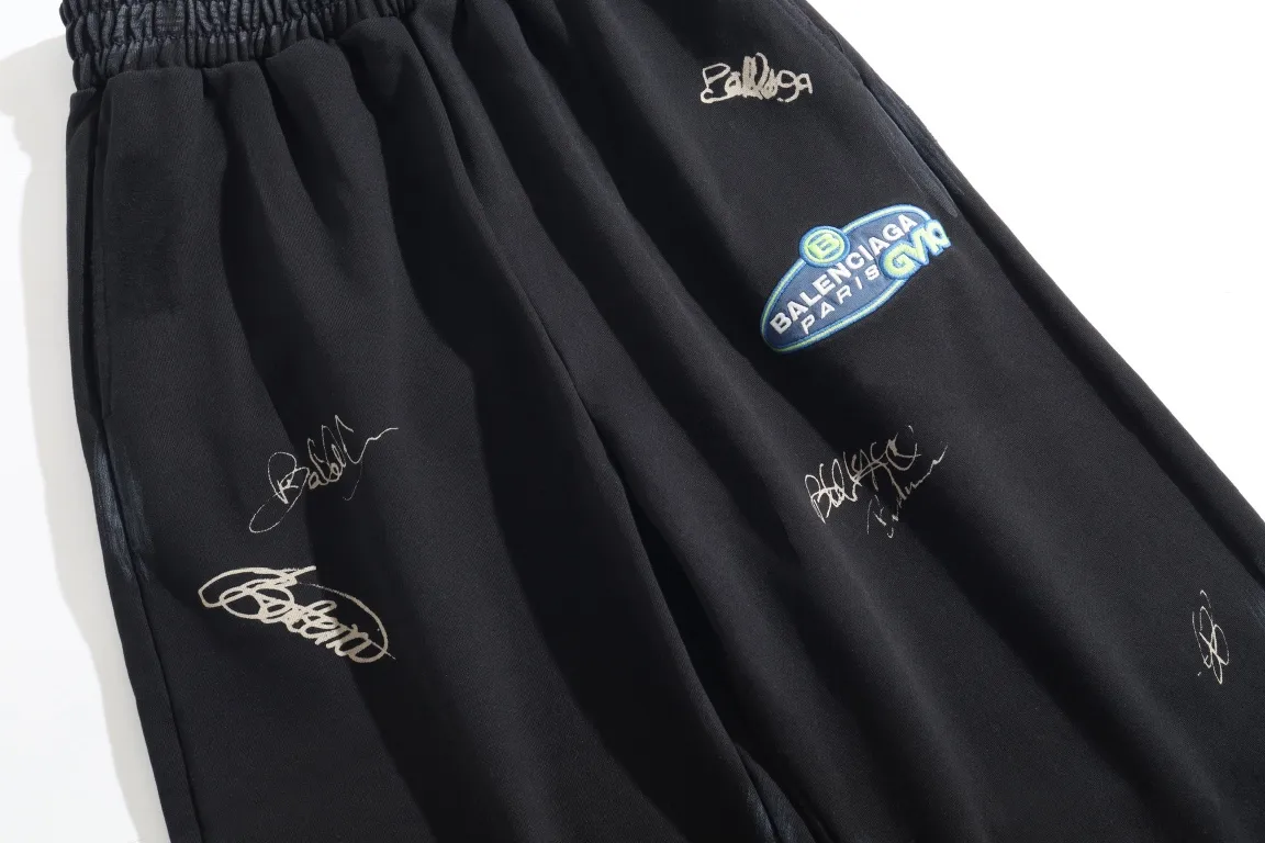 Signature Print Distressed Sweatpants D27922610 — view 14
