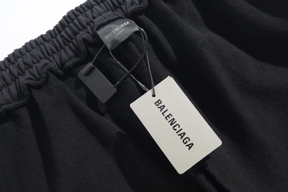 Signature Print Distressed Sweatpants D27922610 — view 18