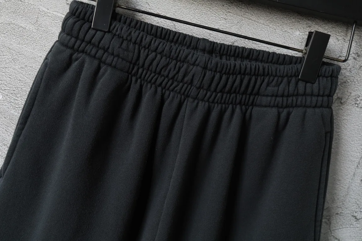 Lion Crest Embroidered Wide-Leg Sweats D25520076 — view 15
