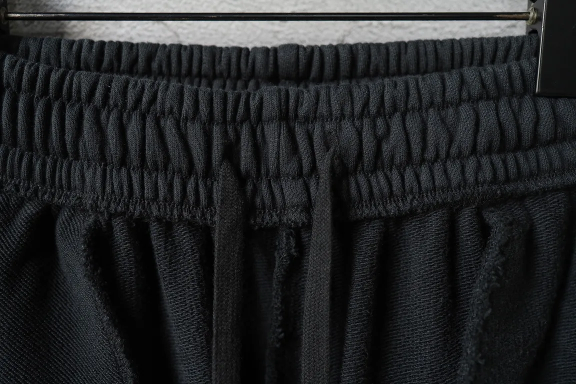 Lion Crest Embroidered Wide-Leg Sweats D25520076 — view 16