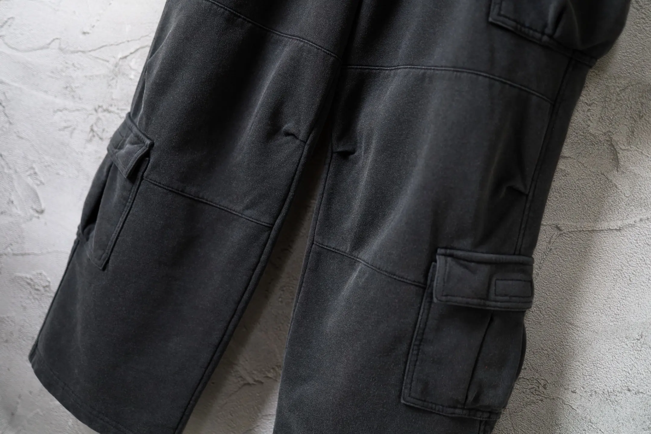 Washed Cotton-Jersey Cargo Sweats D34912923 — view 3