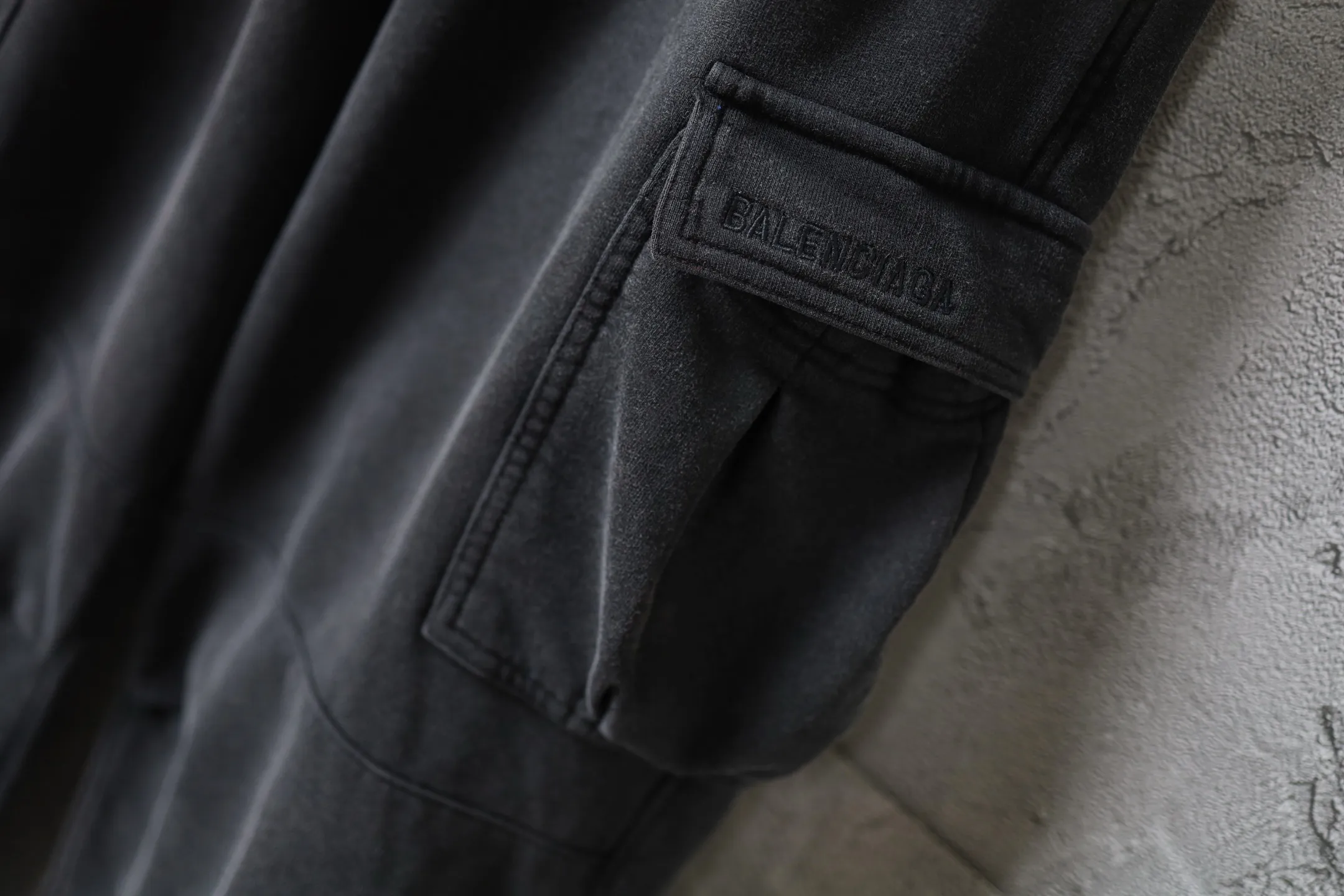 Washed Cotton-Jersey Cargo Sweats D34912923 — view 5