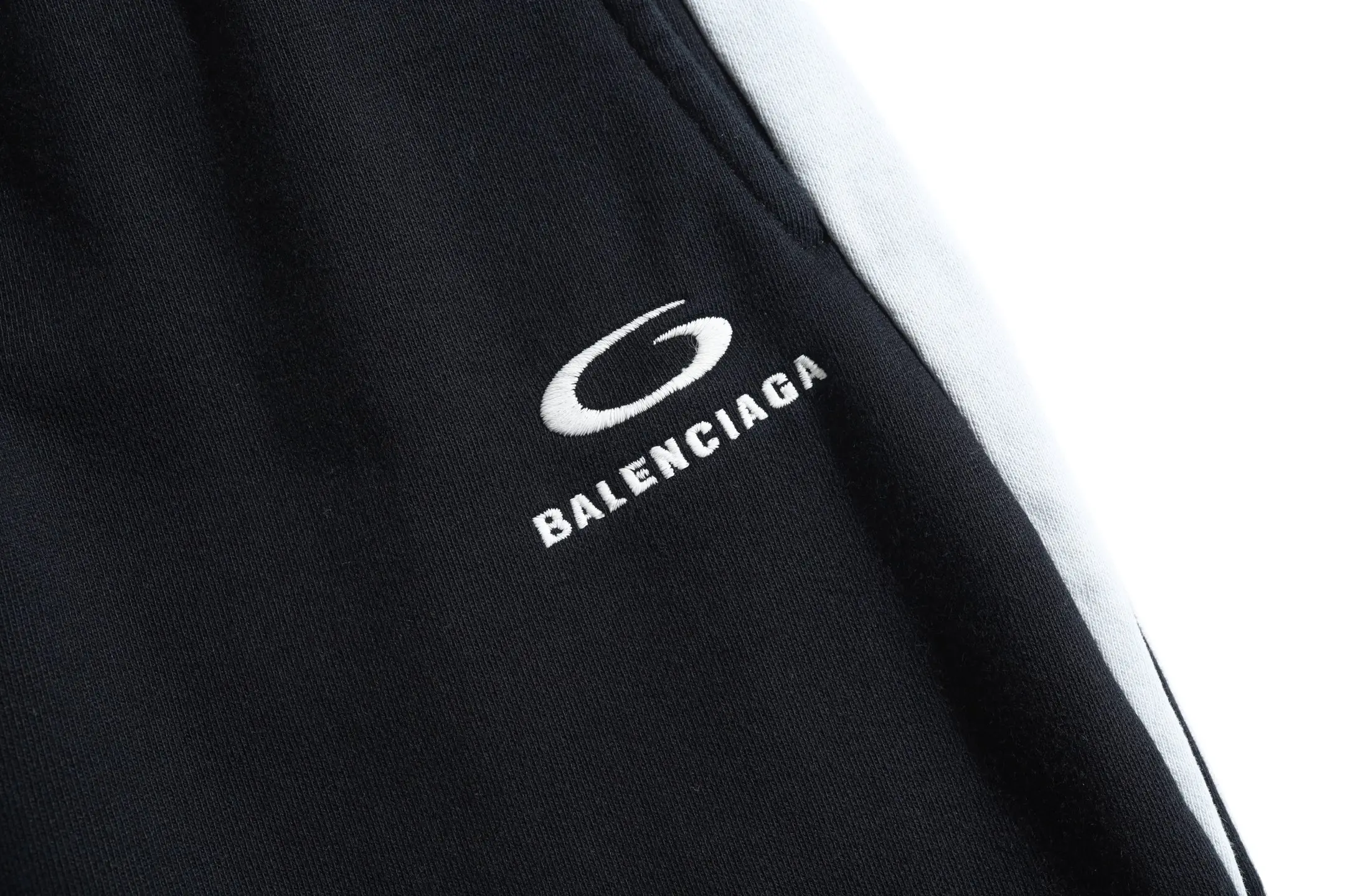 Logo-Embroidered Wide-Leg Sweatpants D31912922 — view 3