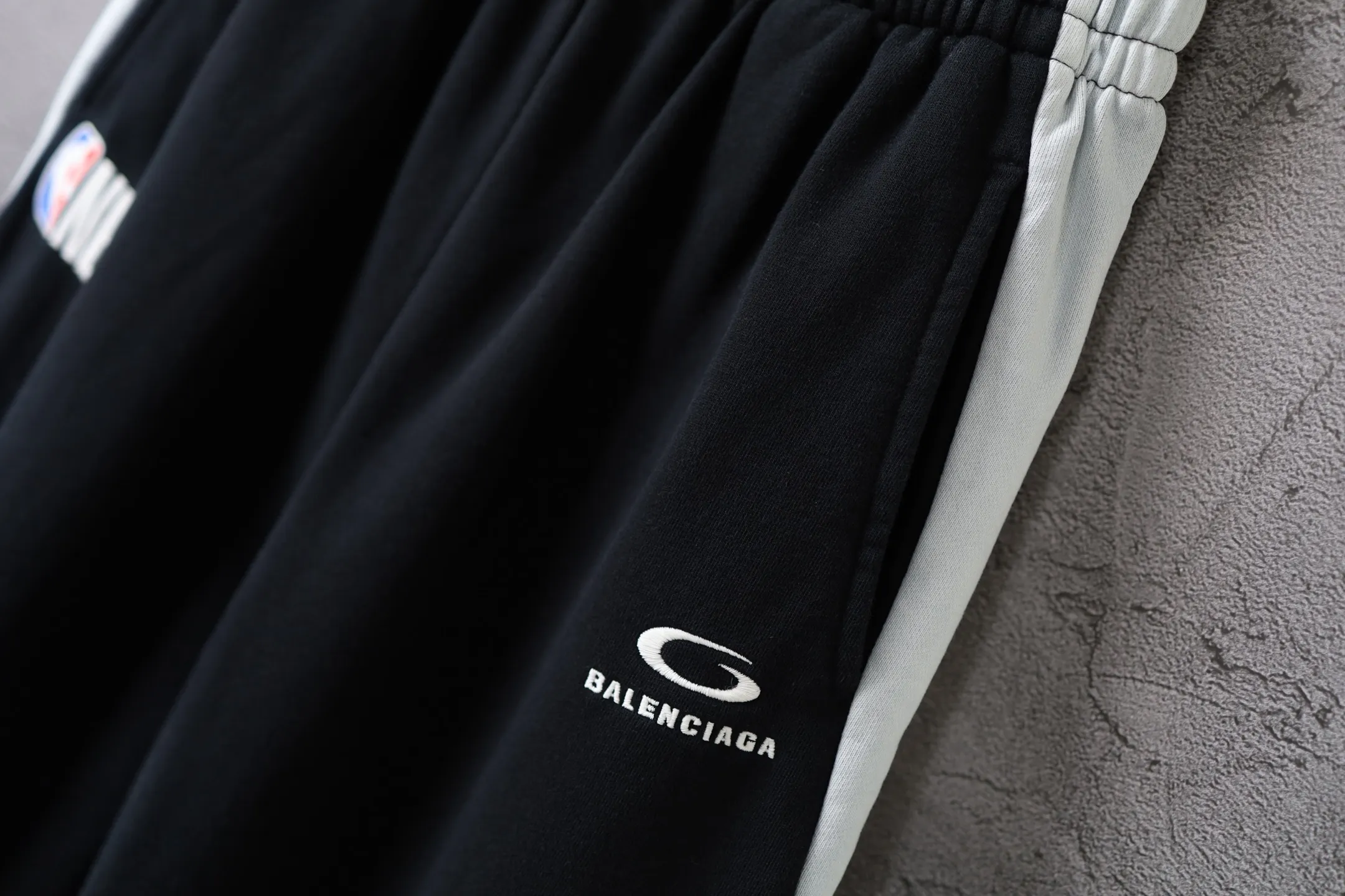 NBA Logo Embroidered Wide-Leg Sweatpants D31912921 — view 3