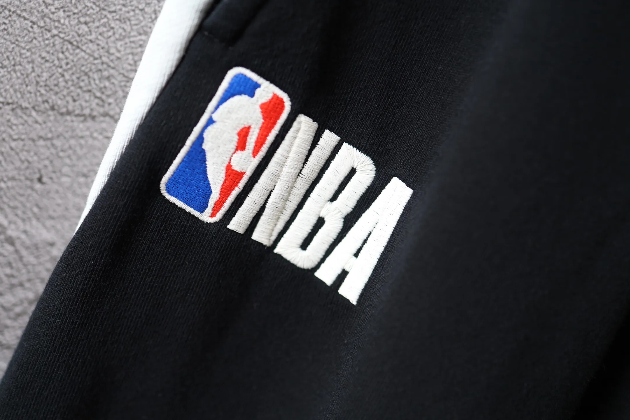 NBA Logo Embroidered Wide-Leg Sweatpants D31912921 — view 7