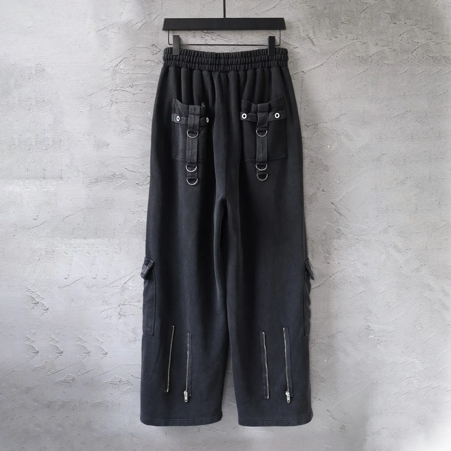 Washed Cotton Cargo Sweatpants D39922590 — view 2