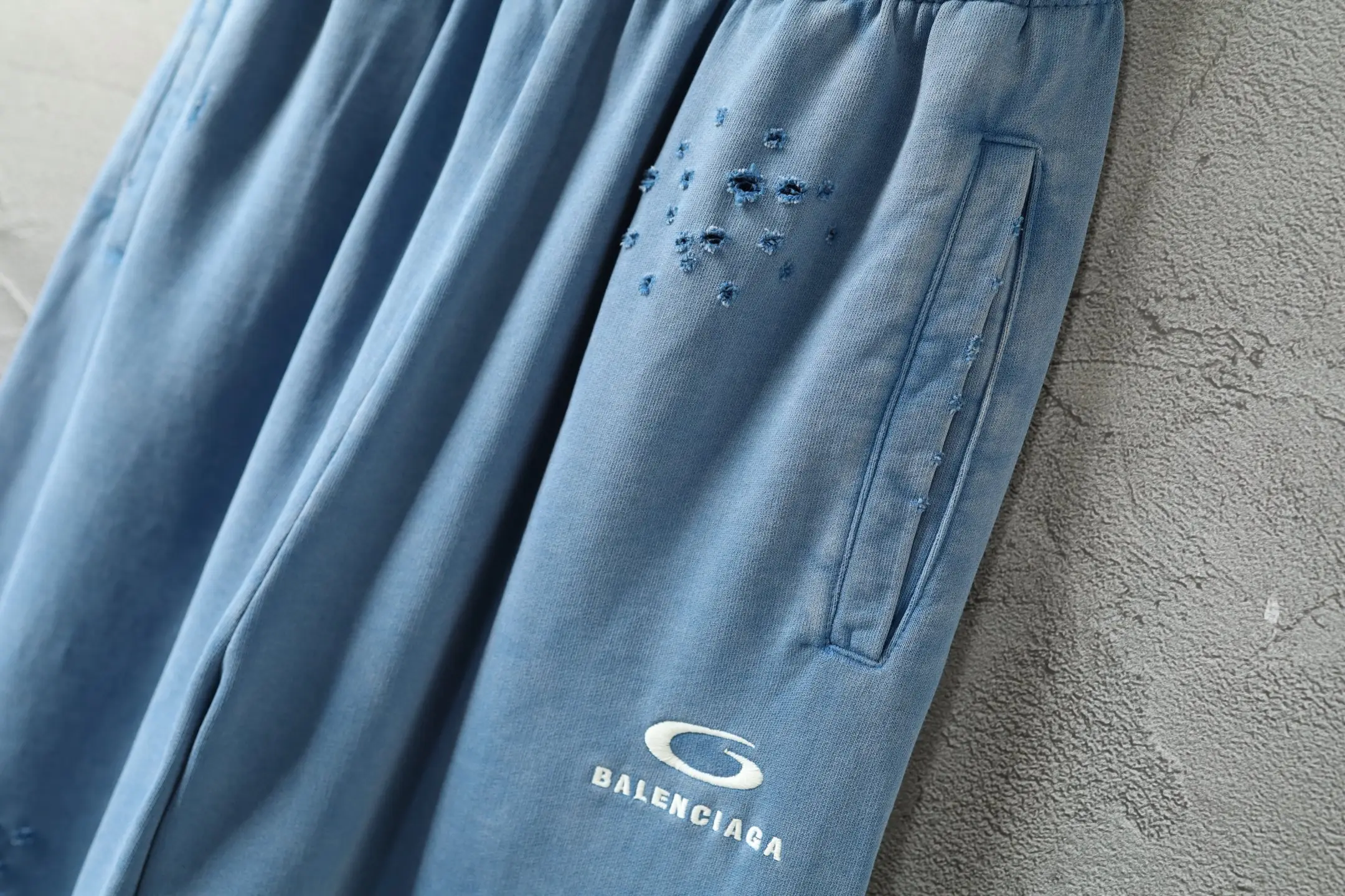 Trompe L'oeil Layered Waistband Distressed Sweats D25920072 — view 3