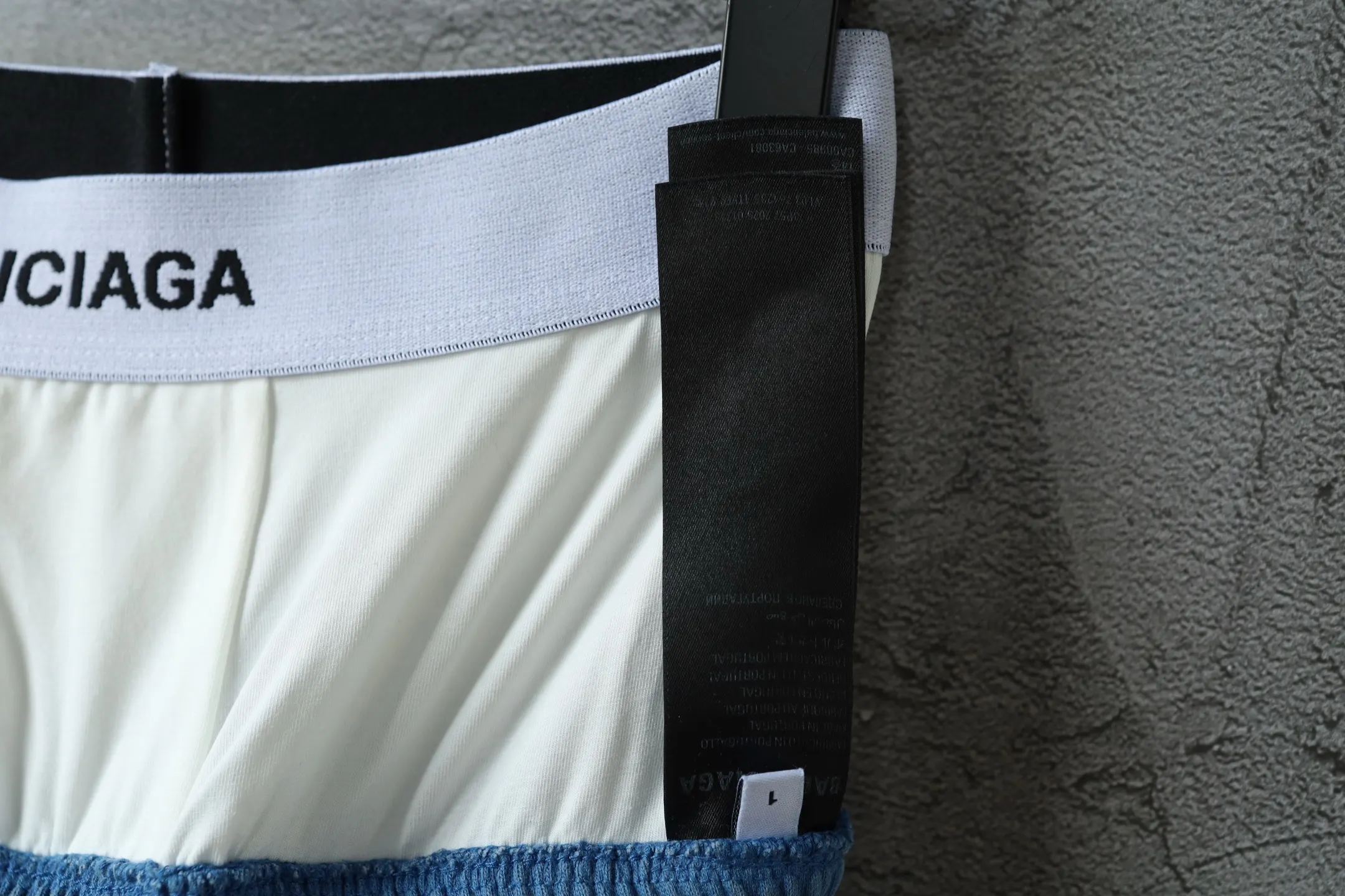 Trompe L'oeil Layered Waistband Distressed Sweats D25920072 — view 9