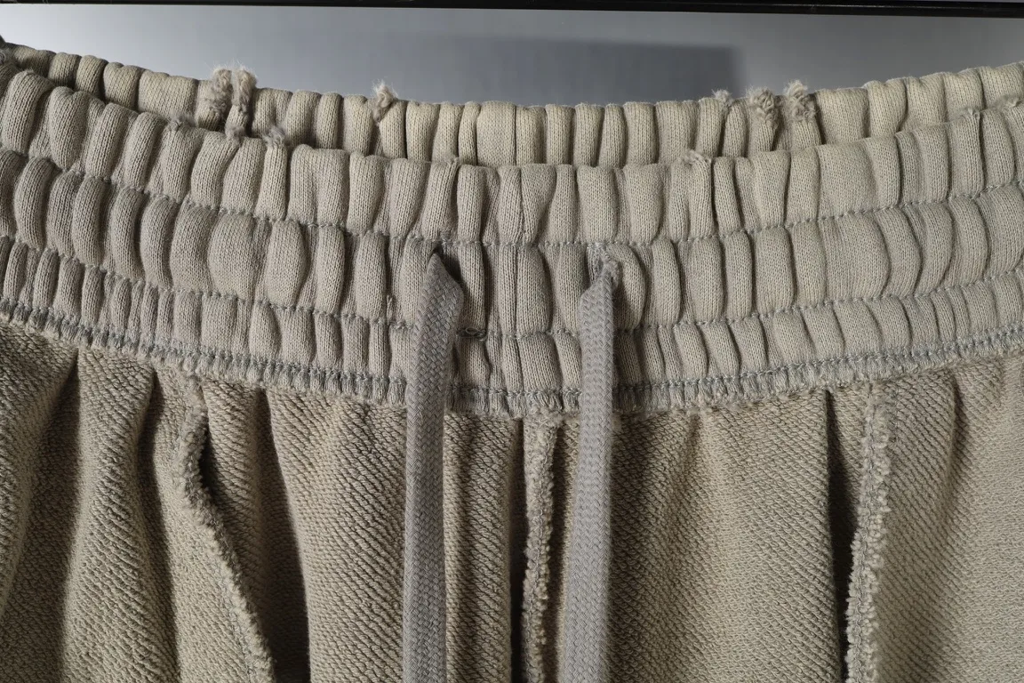 Hand-Painted Distressed Graphic Sweatpants D30912998 — view 7