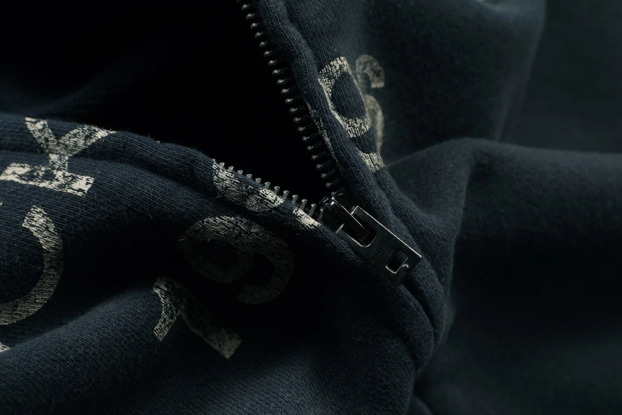 Logo Print Distressed Zip-Up Sweatshirt D19512132 — view 7